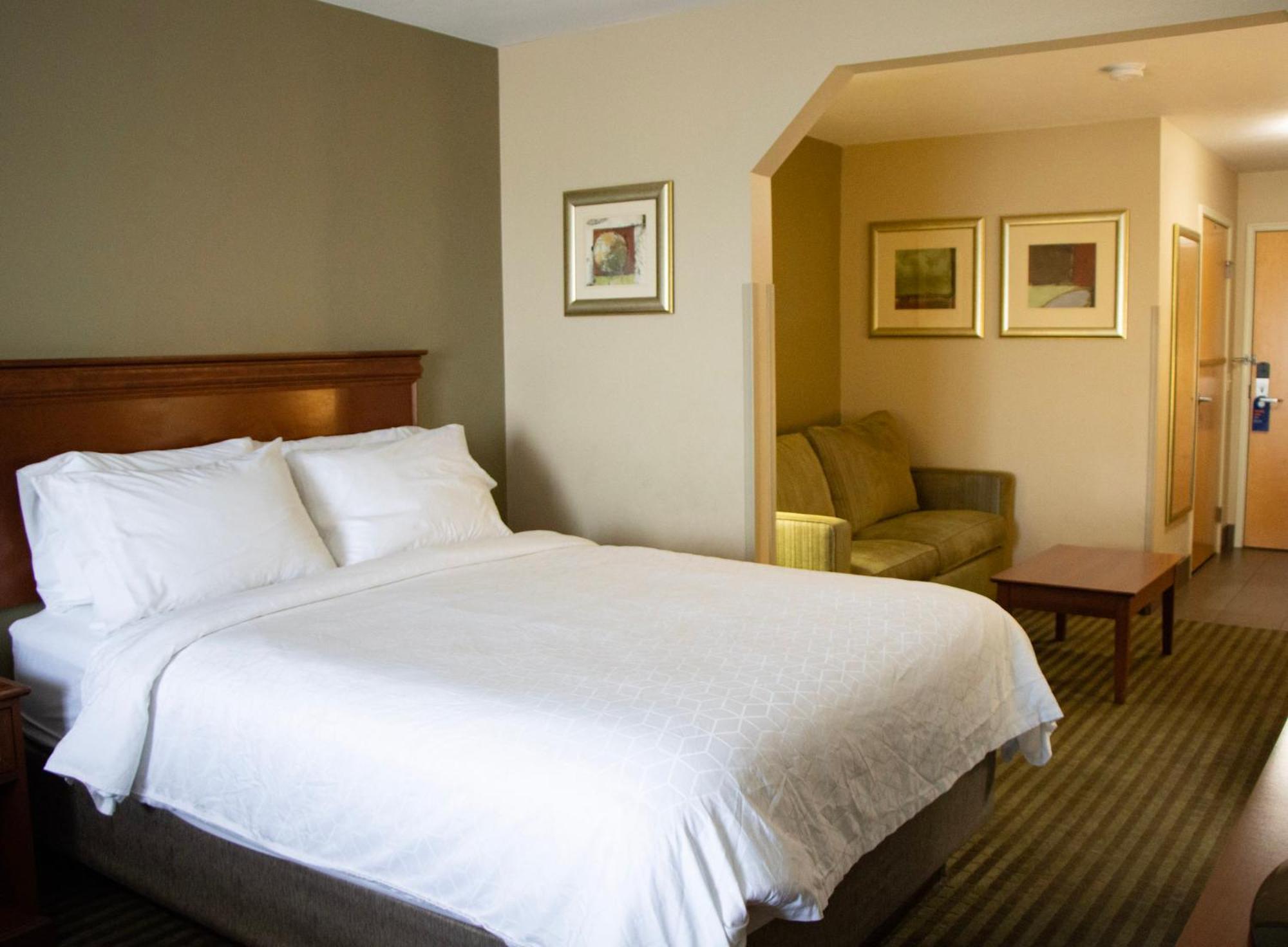 Standard King Room with Sofa Bed
