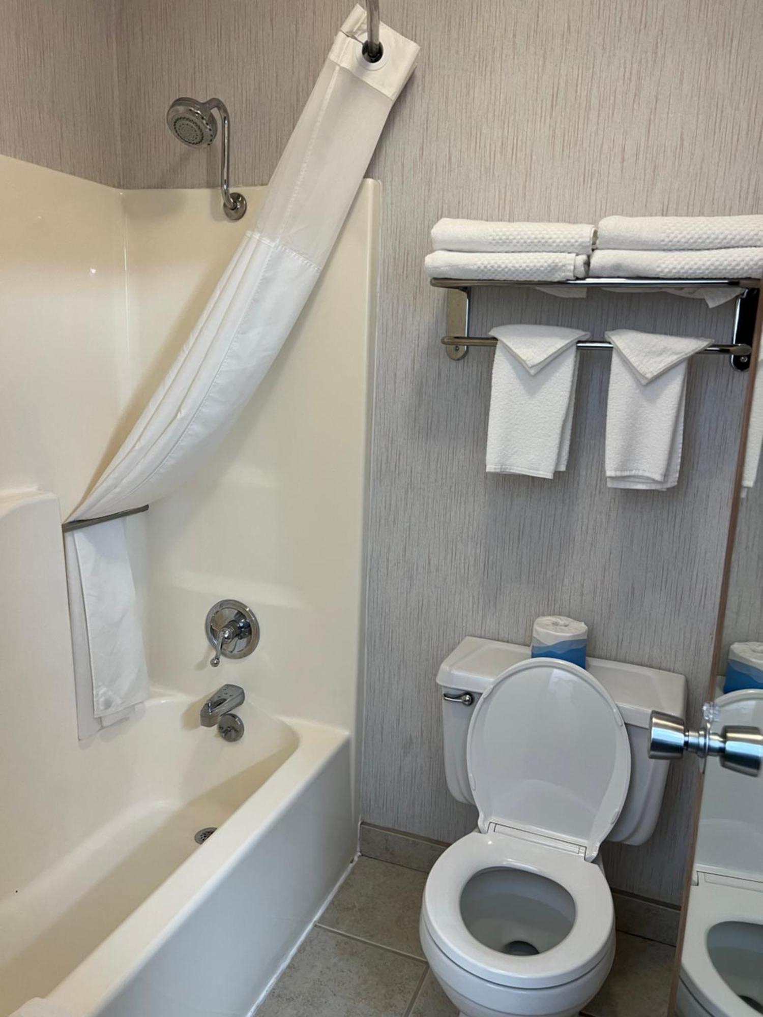 King Room Hot Tub No View or Non Smoking