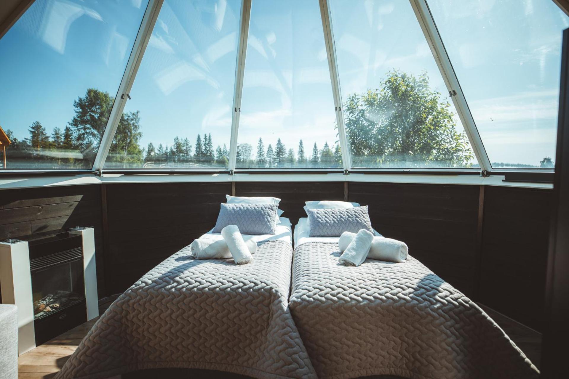 Aurora Cabin Glass Igloo