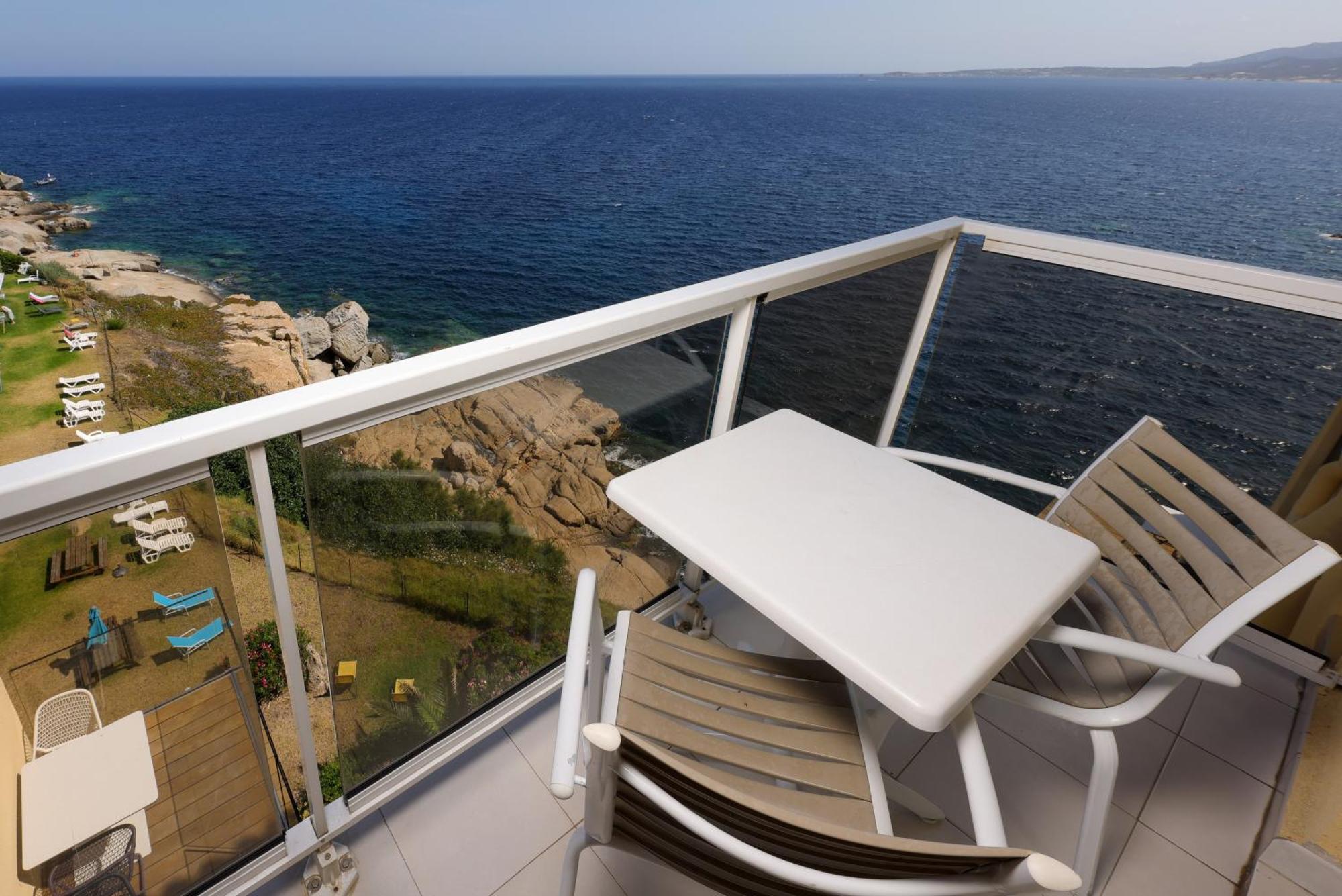Habitación Doble Estándar con vista lateral al mar - 2 camas