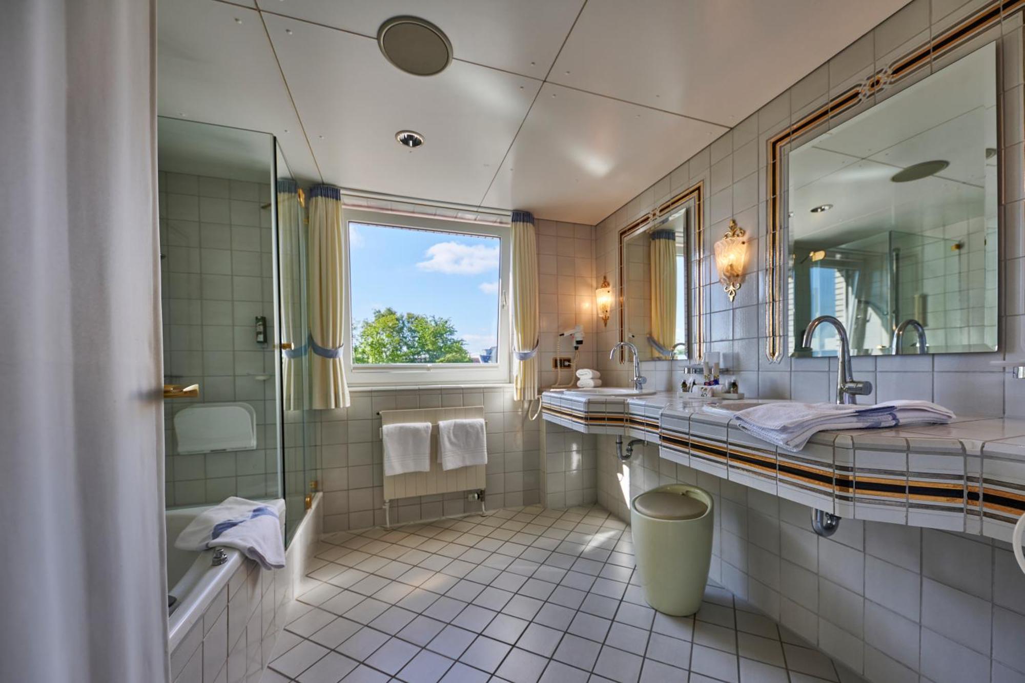 Suite Sea View,1556129674:JPEG
