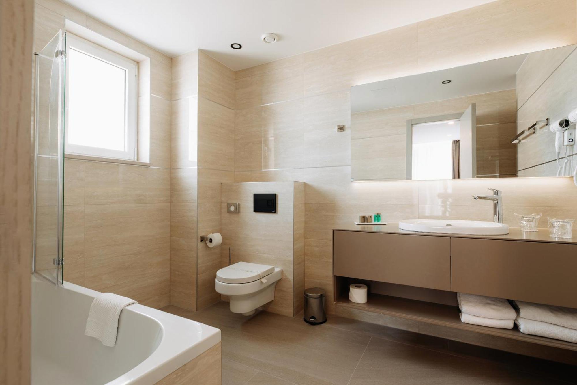 Superior Twin Room with Balcony and Partial Sea View