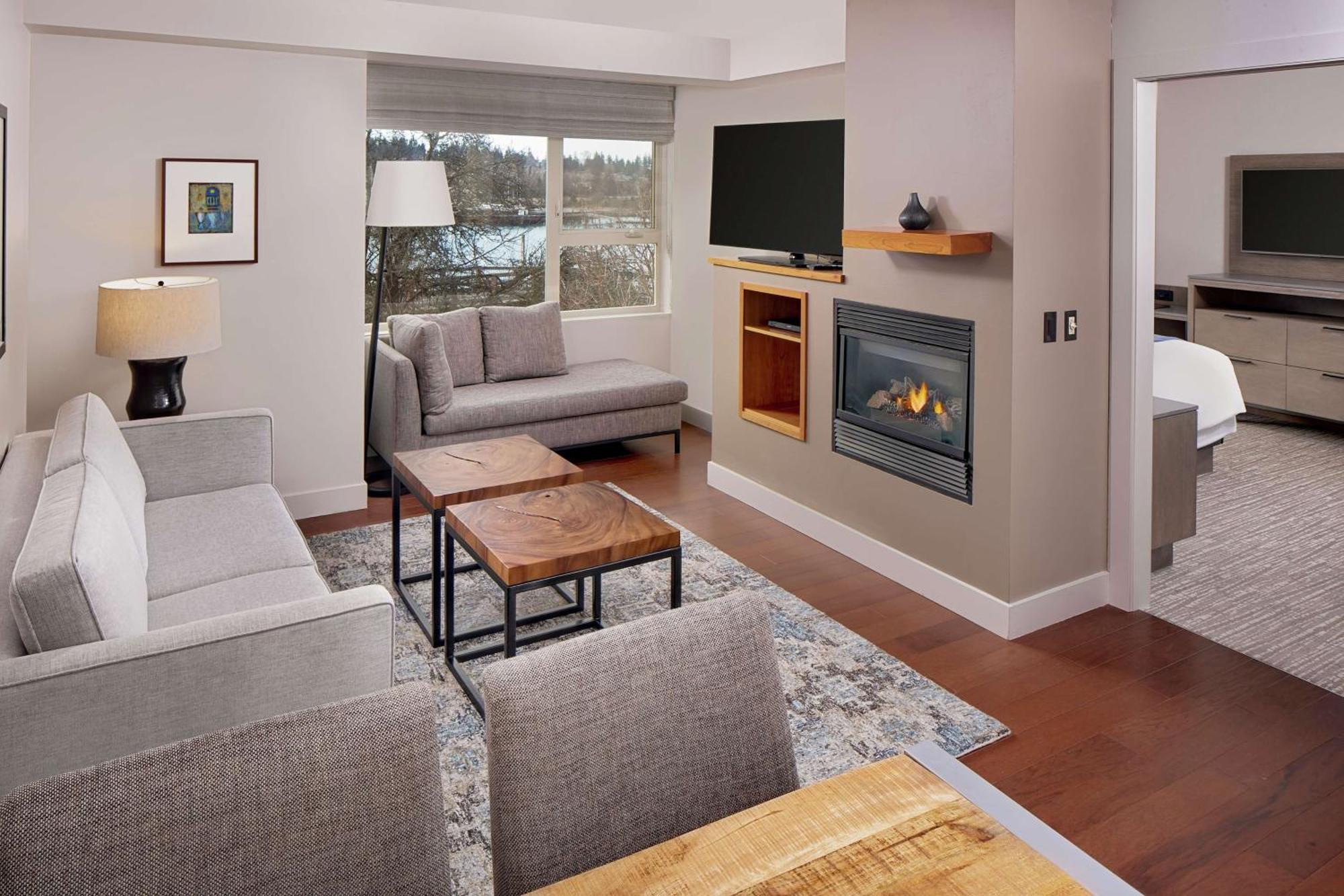 One-Bedroom Corner King Suite with Bay View