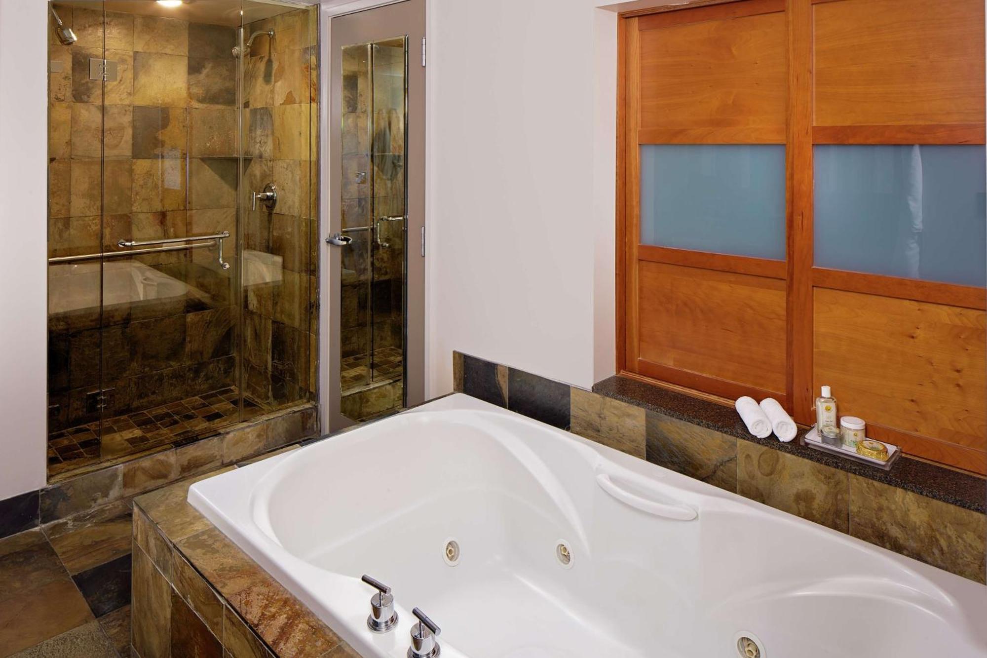 One-Bedroom King Suite with Bay View