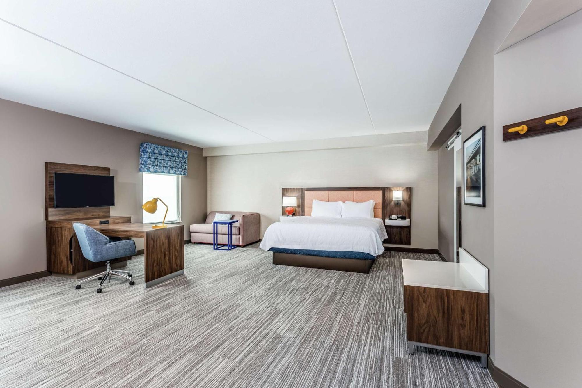 One-Bedroom King Suite - Non-Smoking