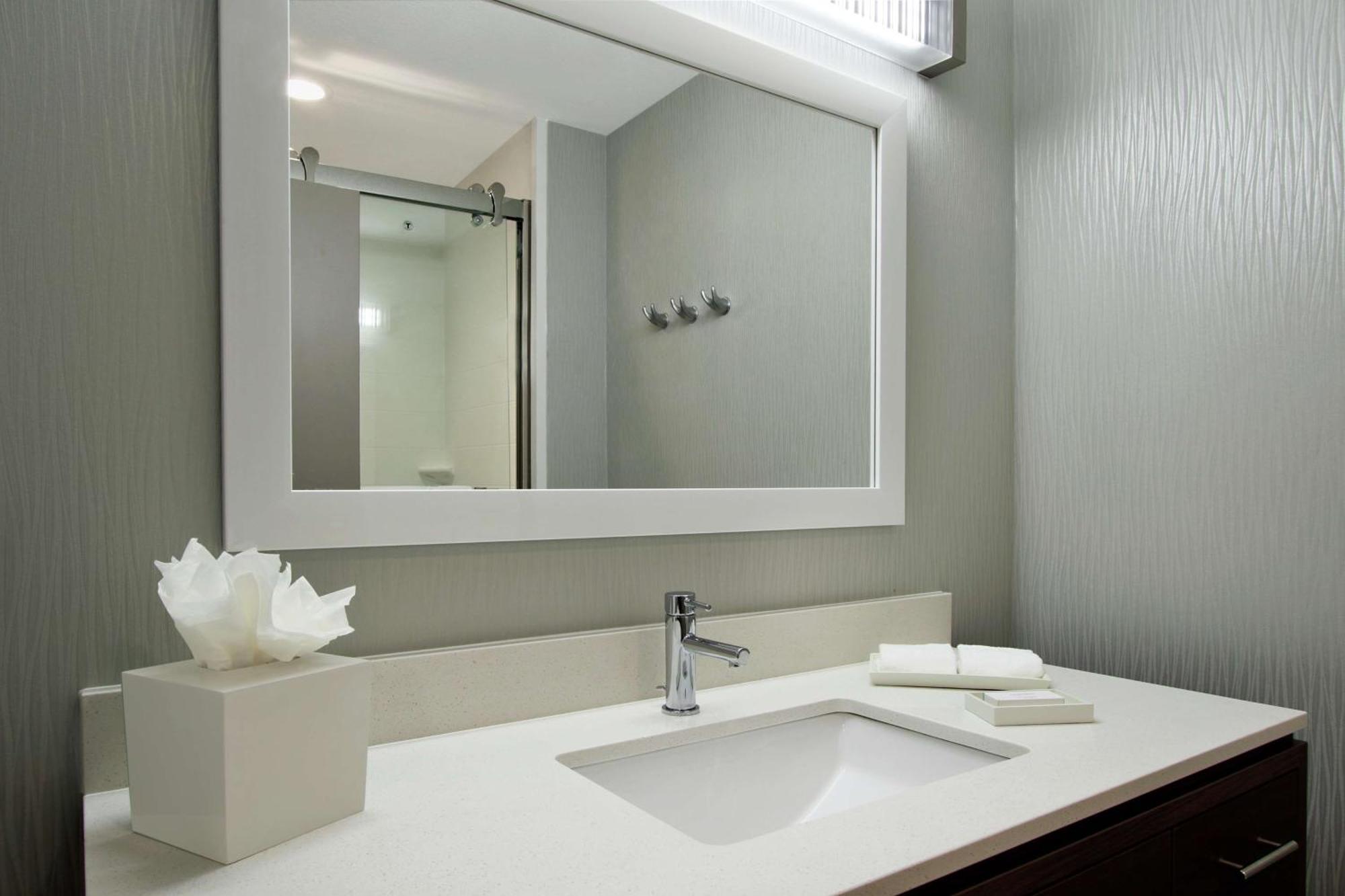 King Studio Suite - Hearing Access/Non-Smoking