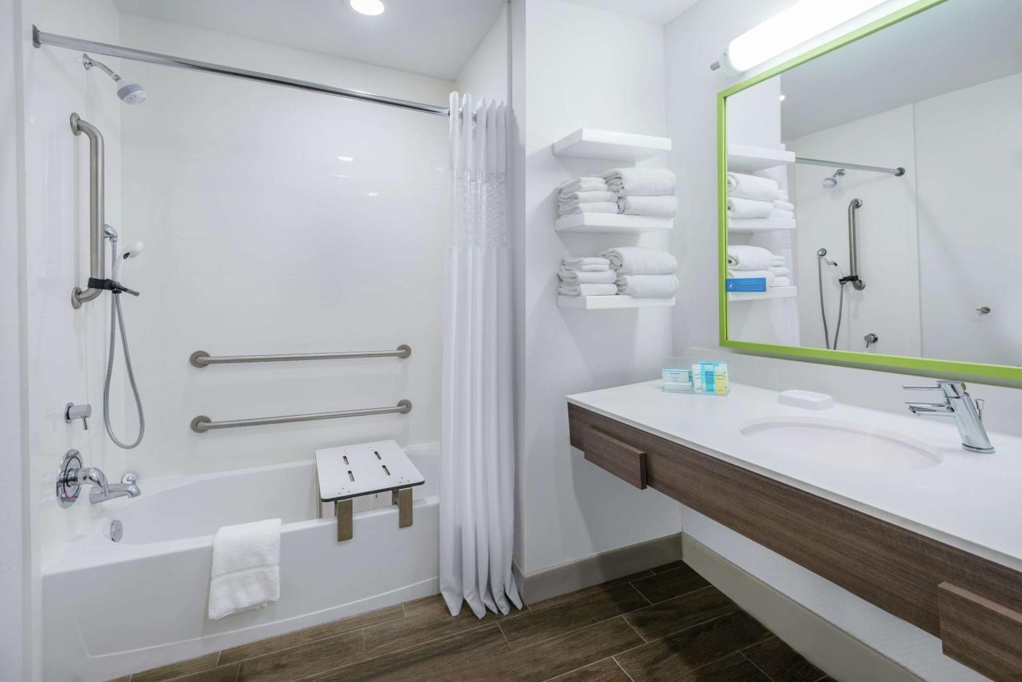 Queen Room with Two Queen Beds - Hearing Access/Non-Smoking
