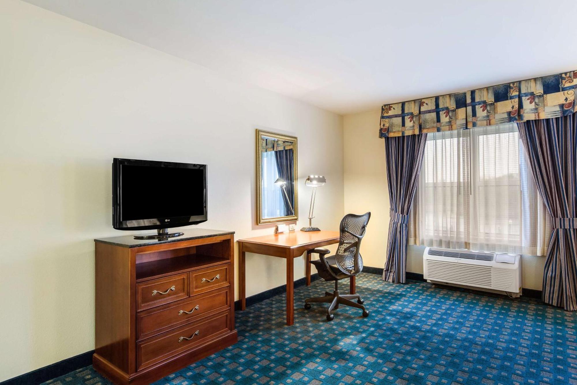 Kamer met Kingsize Bed en Bad - Geschikt voor Gasten met een Lichamelijke Beperking/Slechthorenden