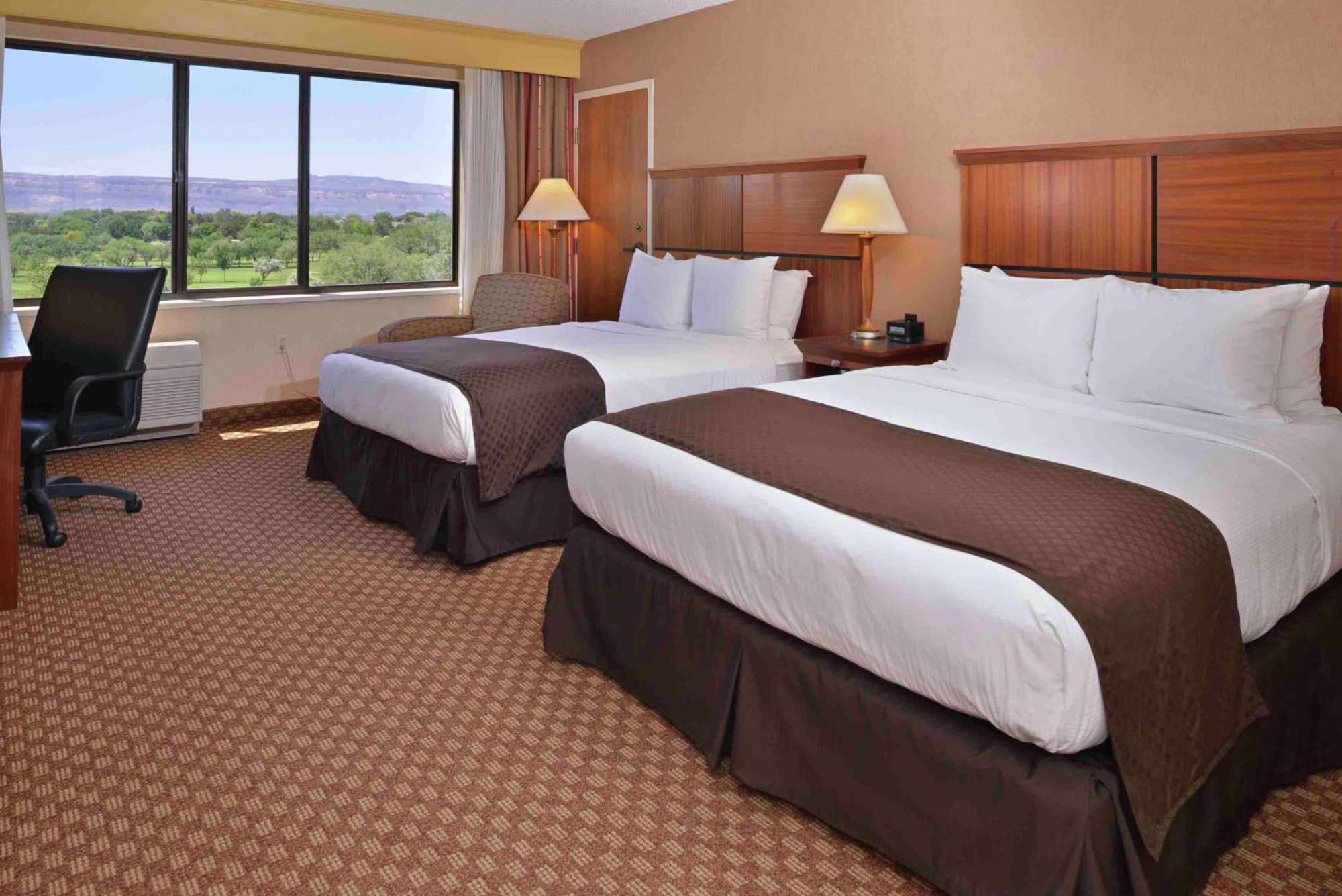 Double Room Accessible w/ Tub