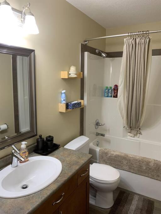 Cozy Guest Room