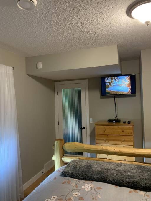 Cozy Guest Room