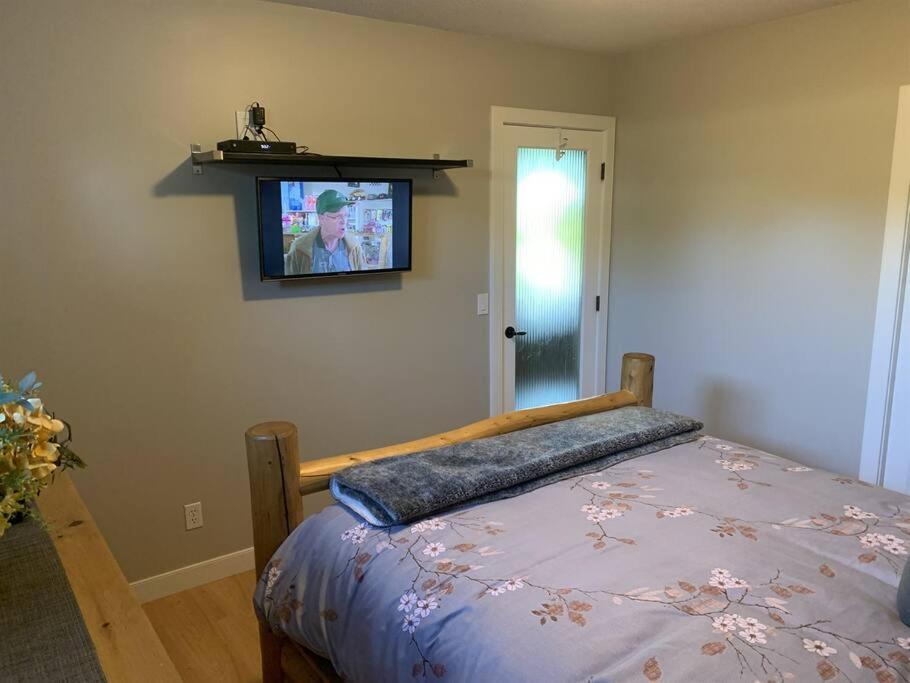 Cozy Guest Room