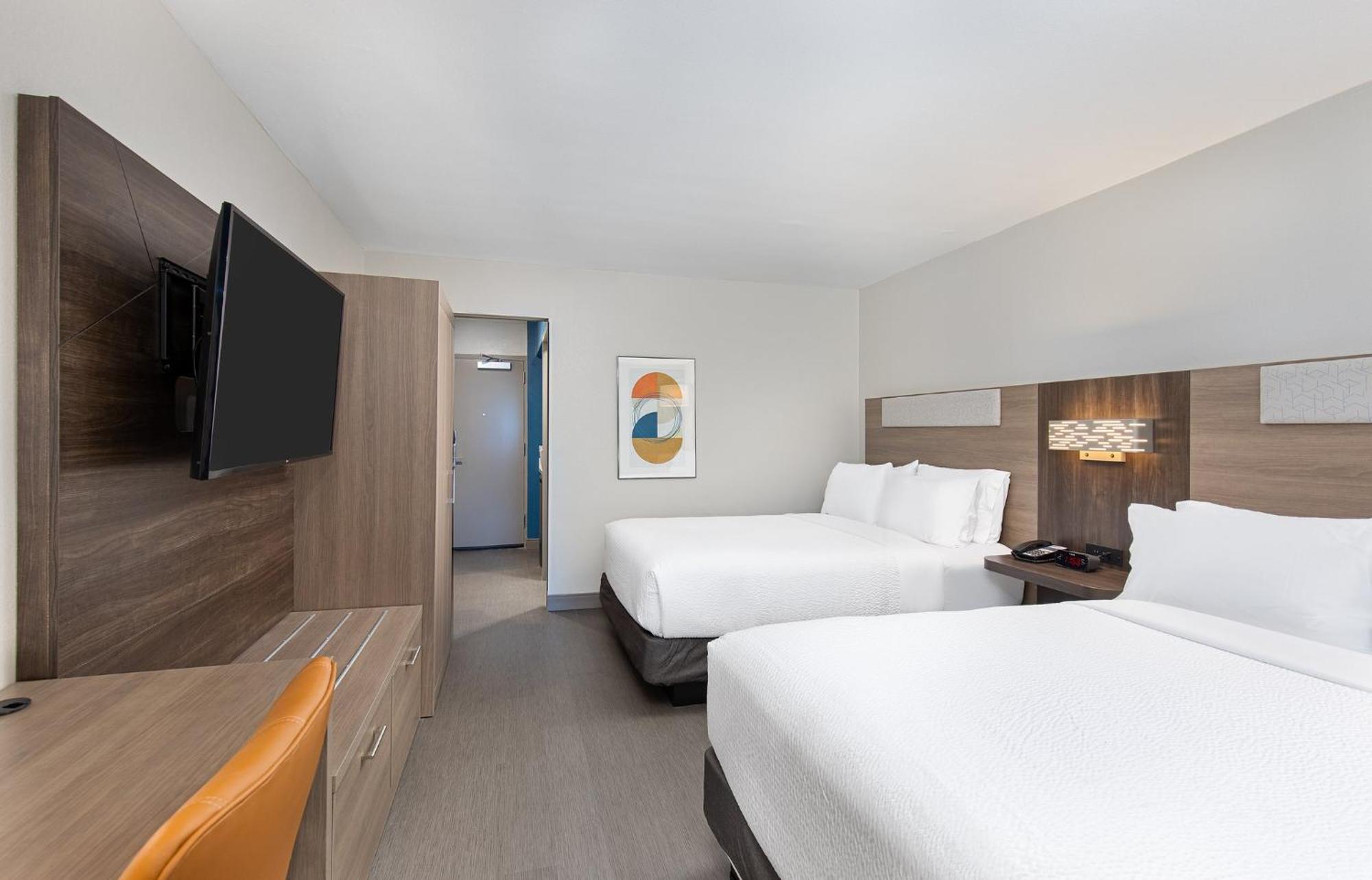 One-Bedroom Queen Suite with Two Queen Beds - Communications Accessible
