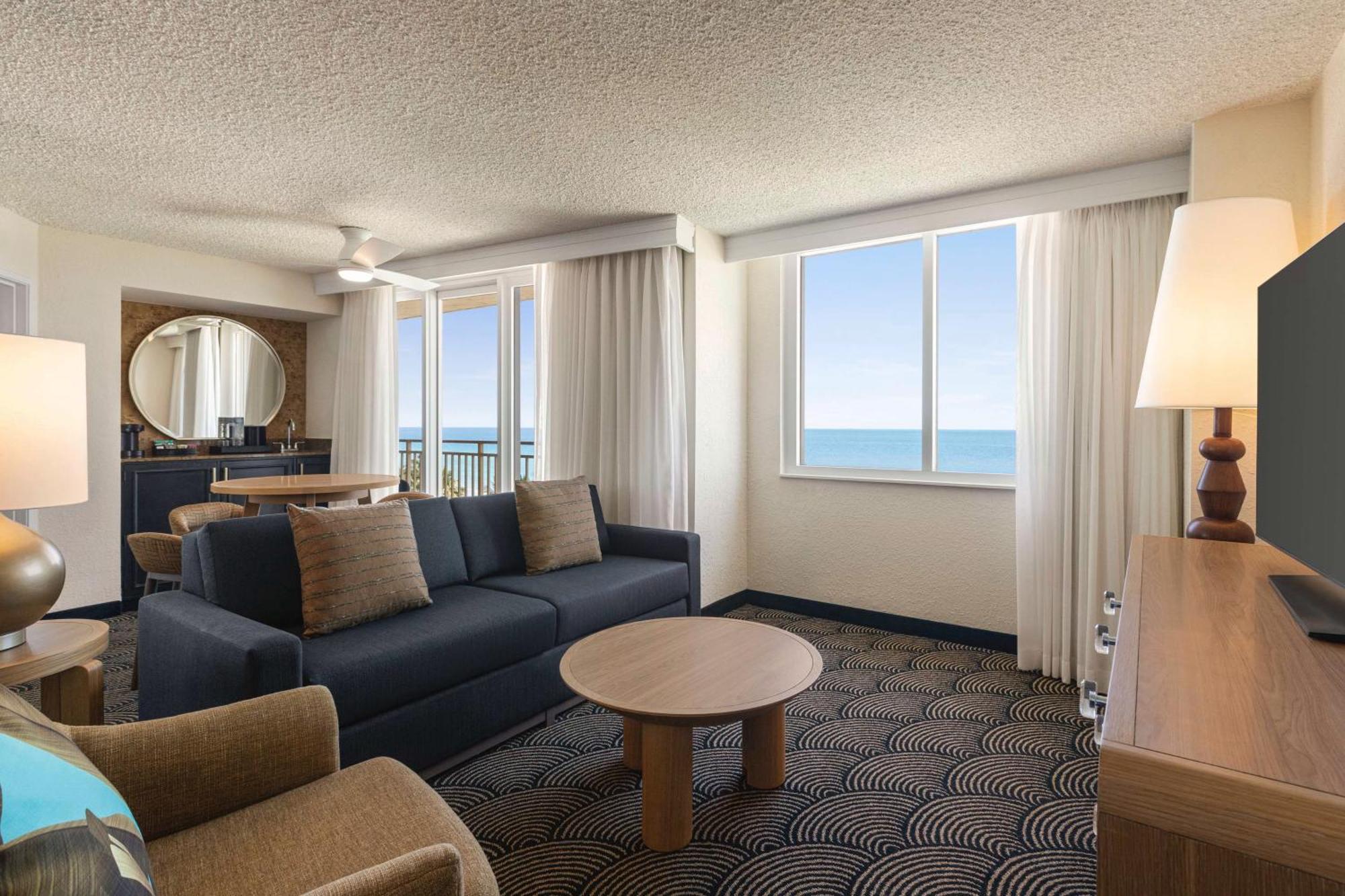 Deluxe Suite, 1 King Bed, Oceanfront, Corner Wraparound Balcony