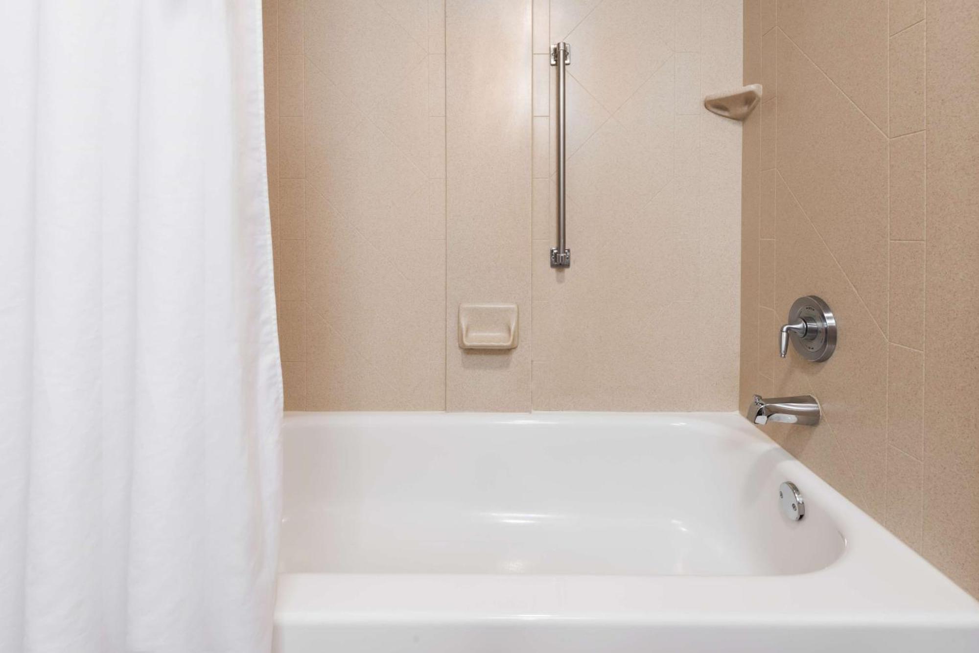King Room with Spa Bath