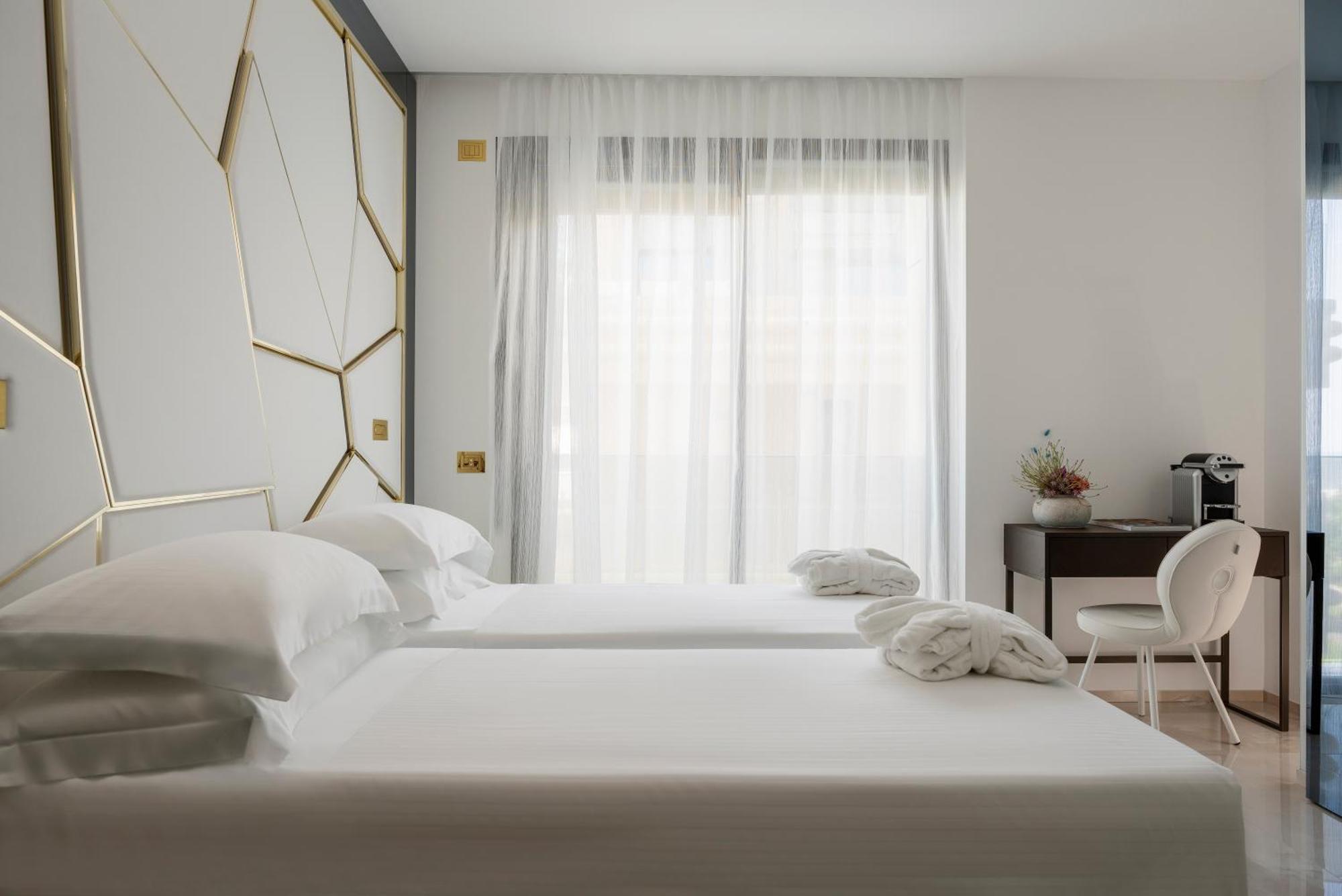 Classic Double Room side Sea View,1557885541:JPEG