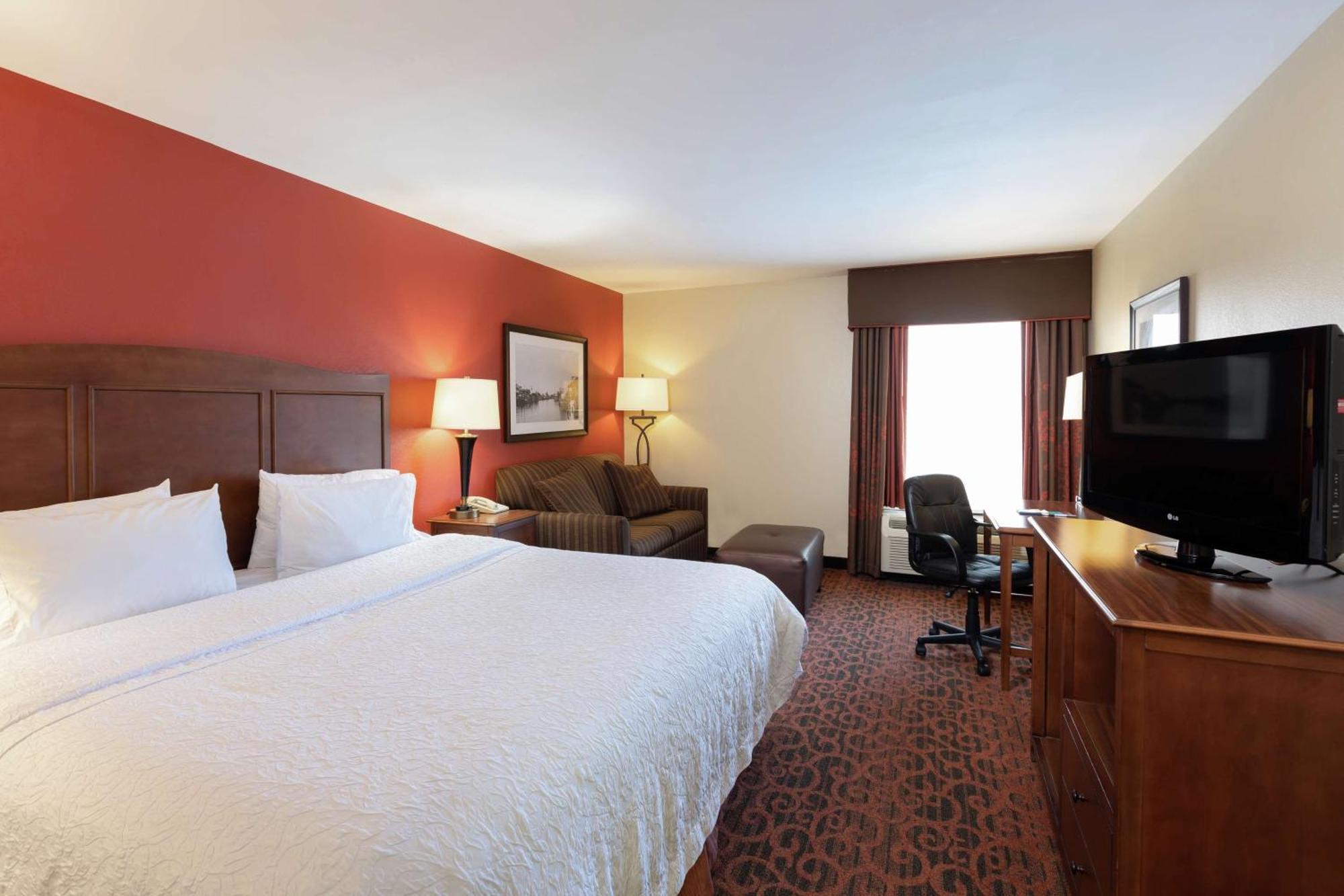King Room with King Bed - Non-Smoking