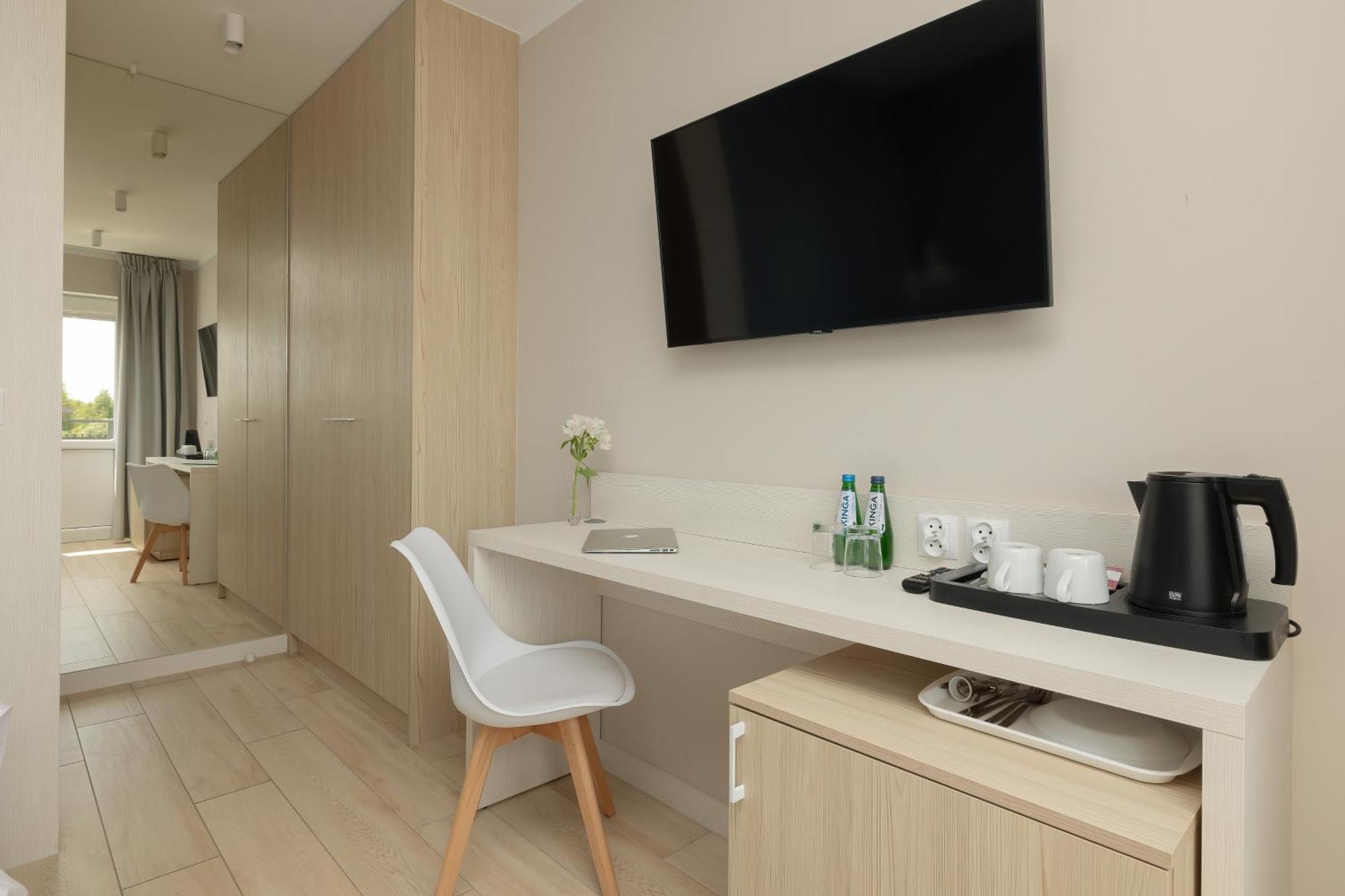 Doppel-/Zweibettzimmer mit Zugang zum Swimmingpool