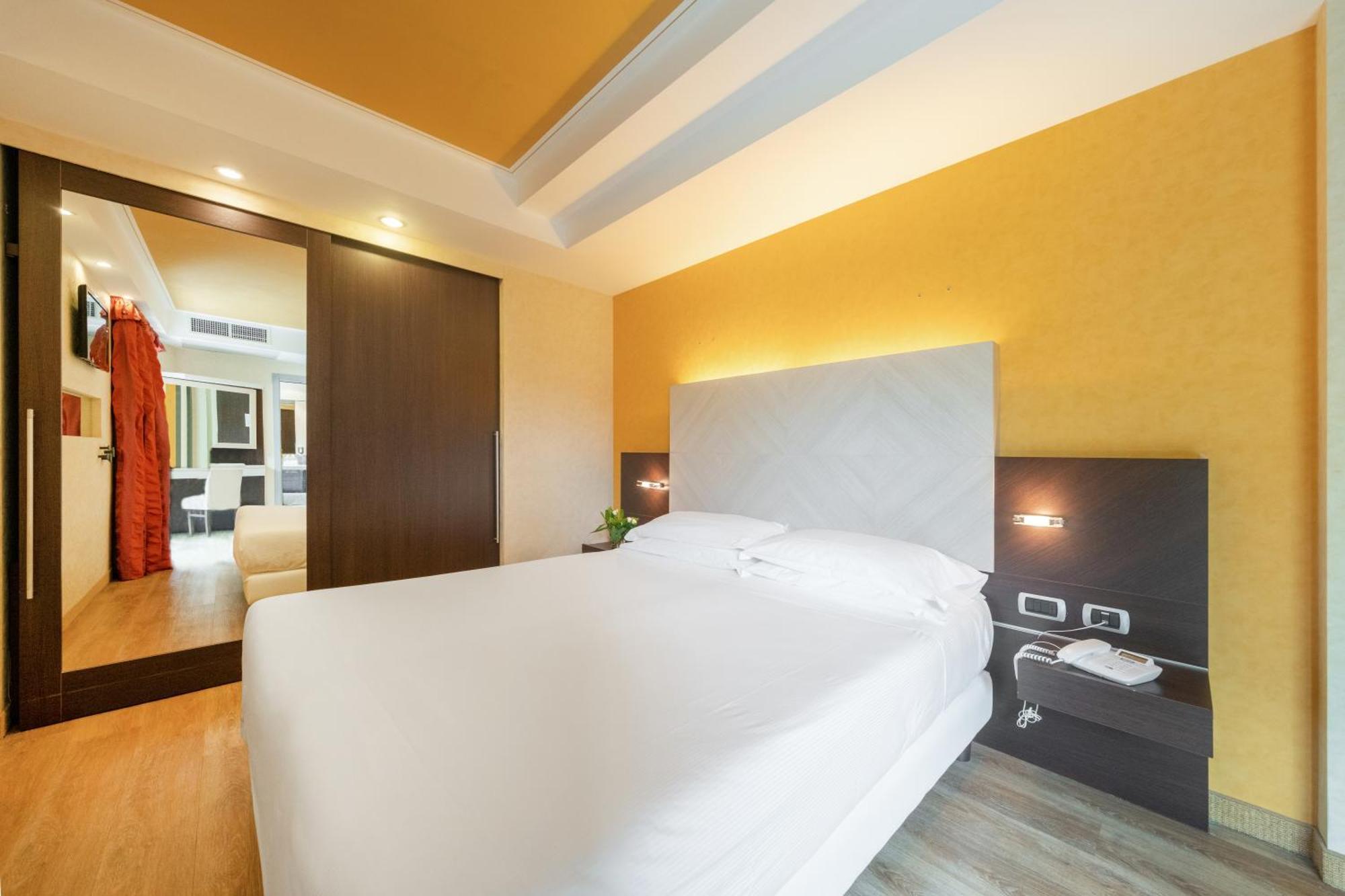 Double Room with Balcony - Disability Access