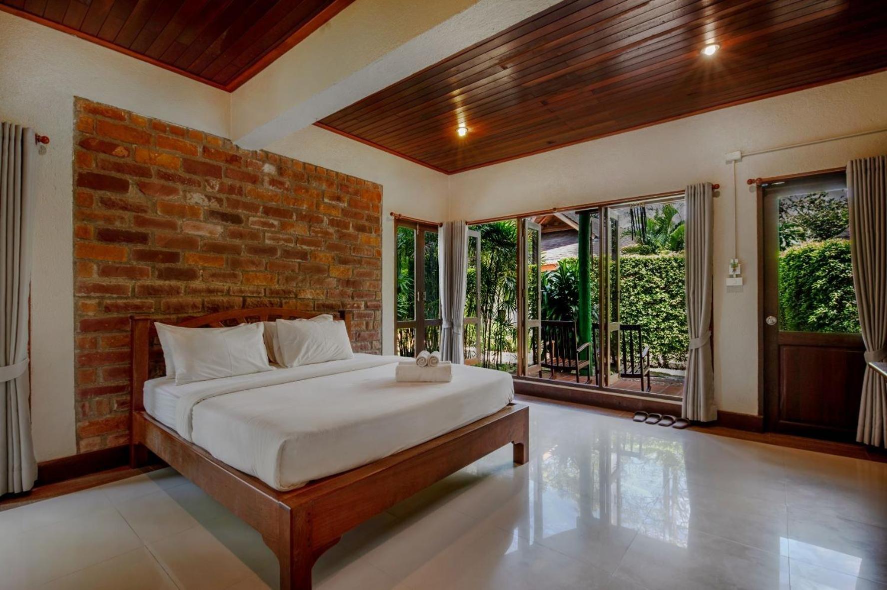 Family Room with Garden View