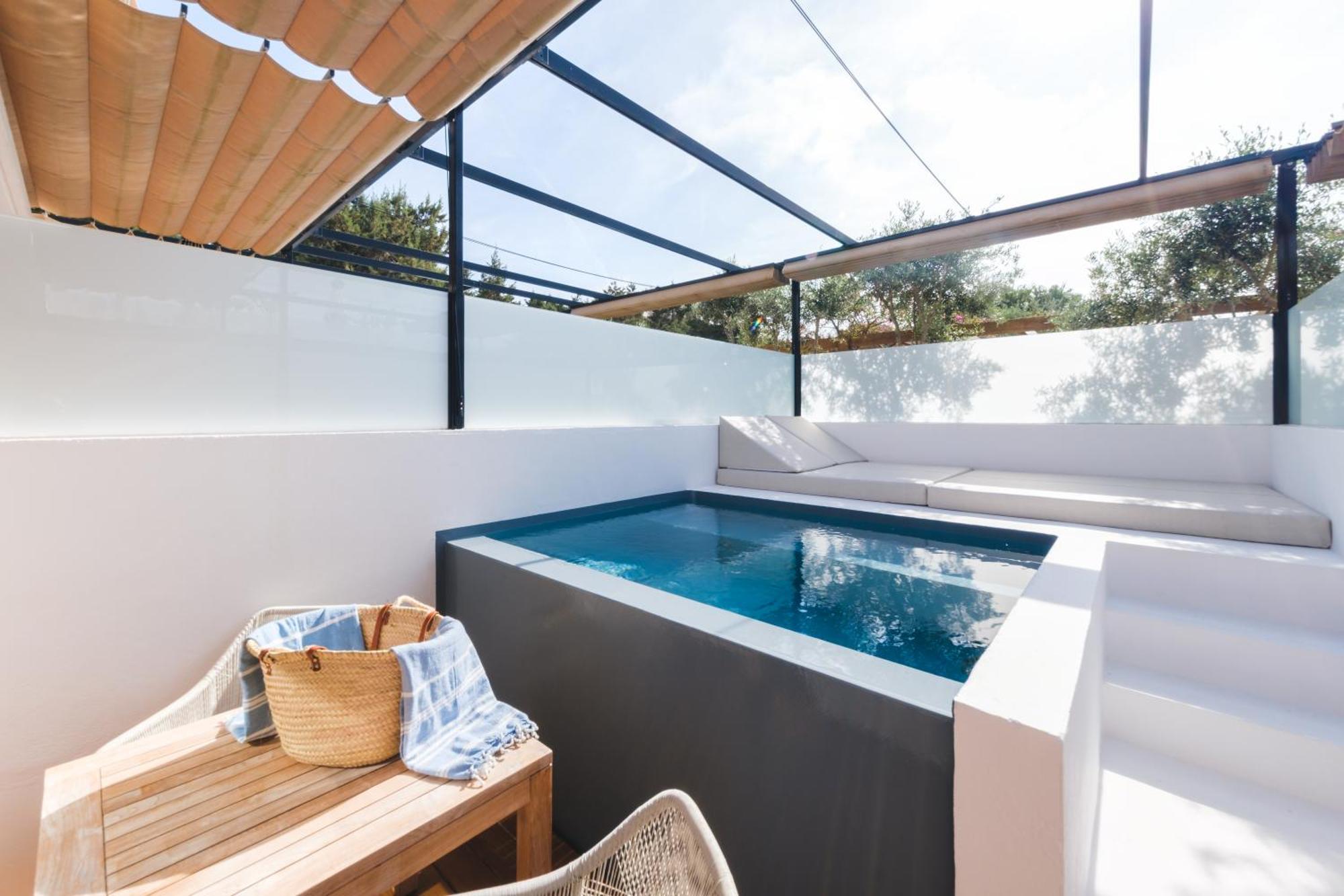 Deluxe Double Room Pool