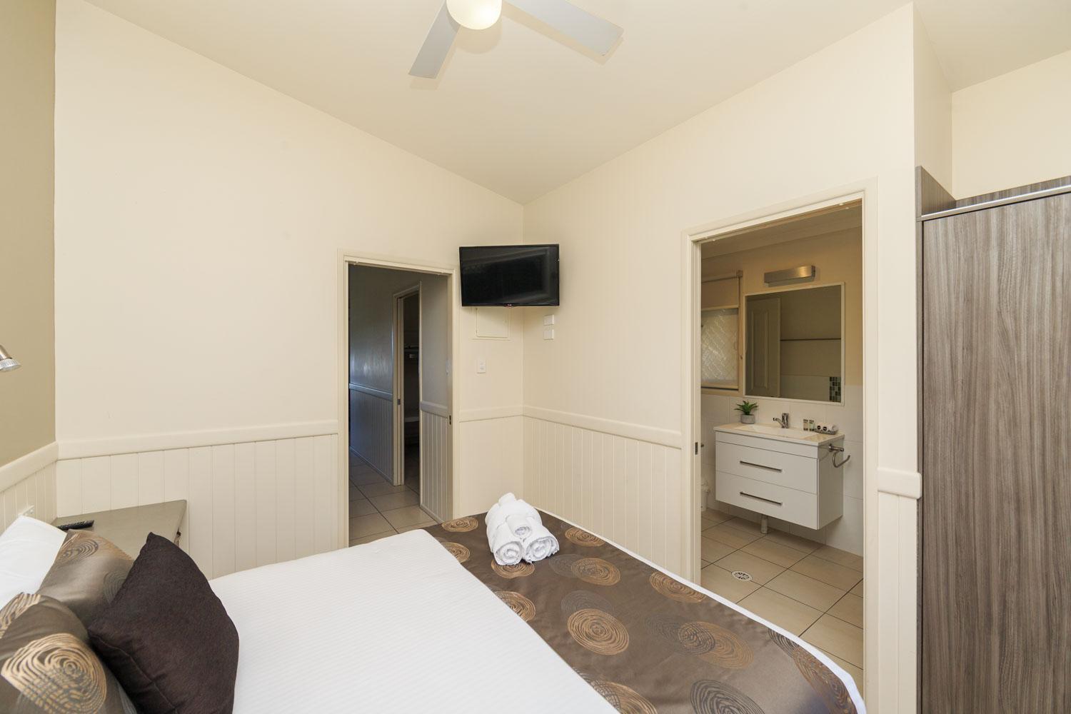 Superior Cabin - Sleeps 5