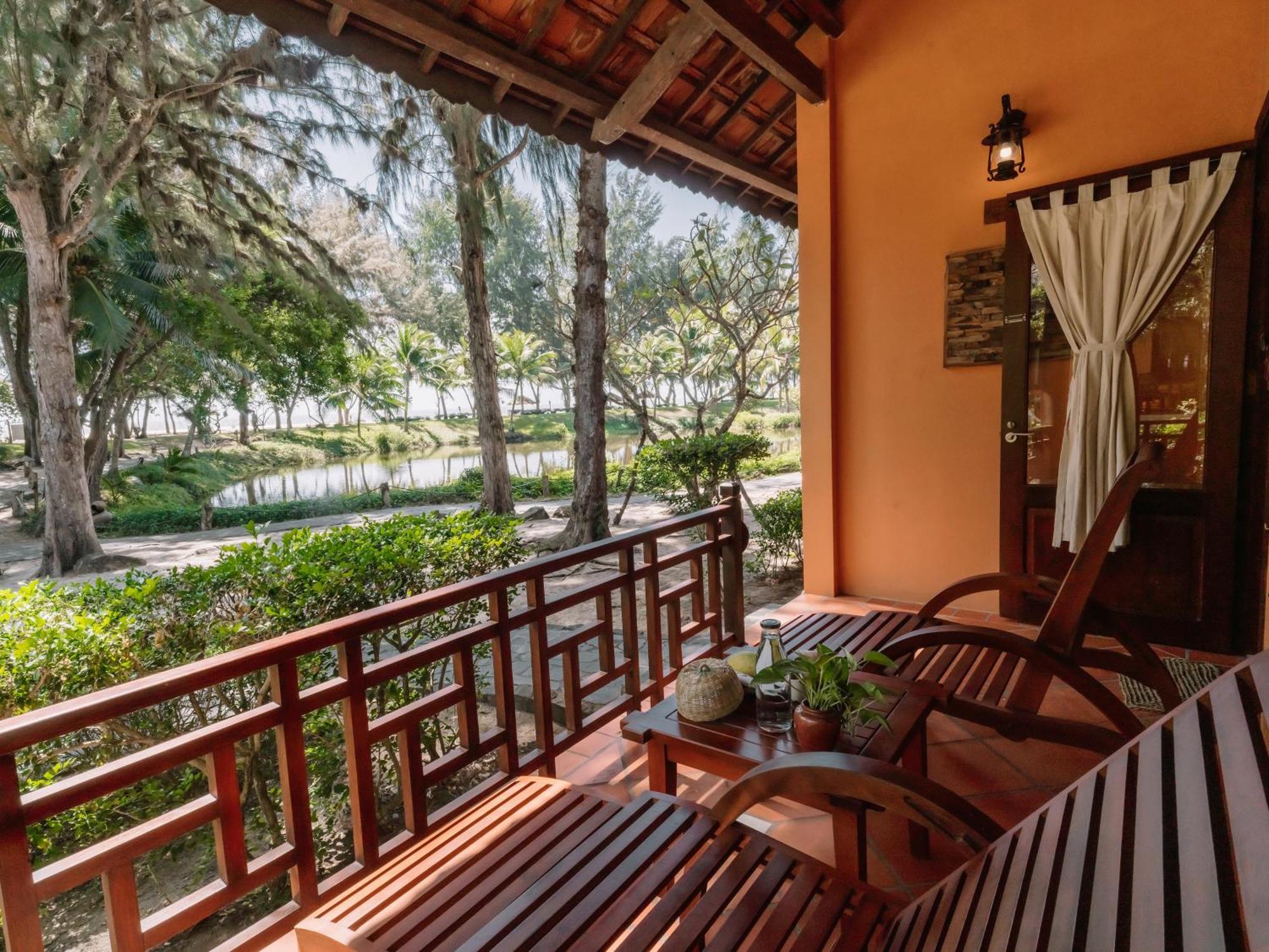 Premier Lagoon Room