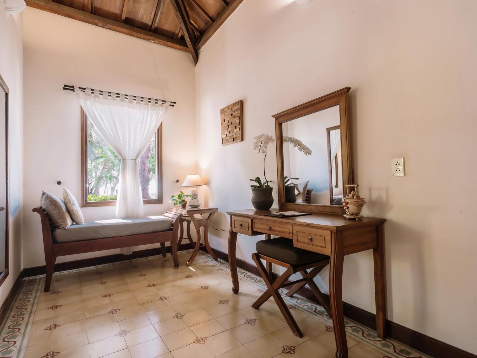 Premier Lagoon Room
