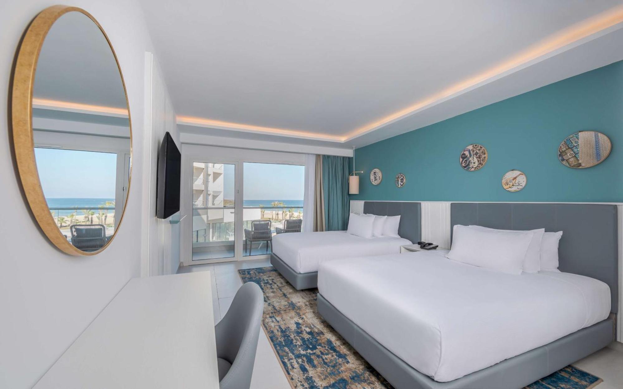 One-Bedroom Queen Suite Two Queen Beds Partial Sea View,1577133356:JPEG