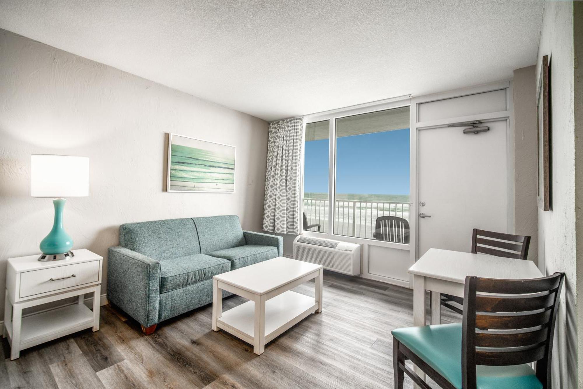 Habitación frente al mar con zona de cocina, 1 cama extragrande y 1 sofá cama