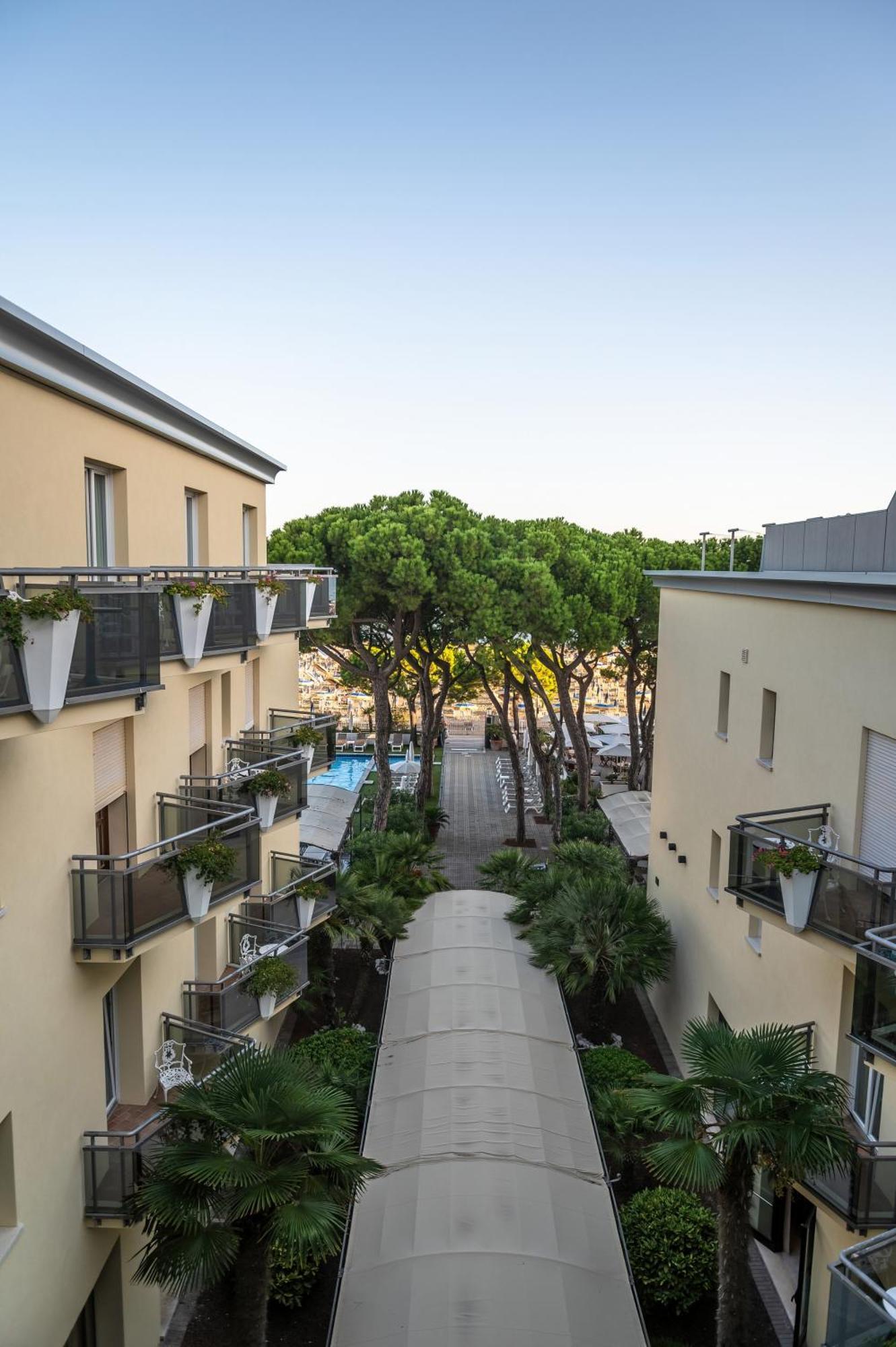 Deluxe Quadruple Room Balcony Partial Sea View,1566960551:JPEG