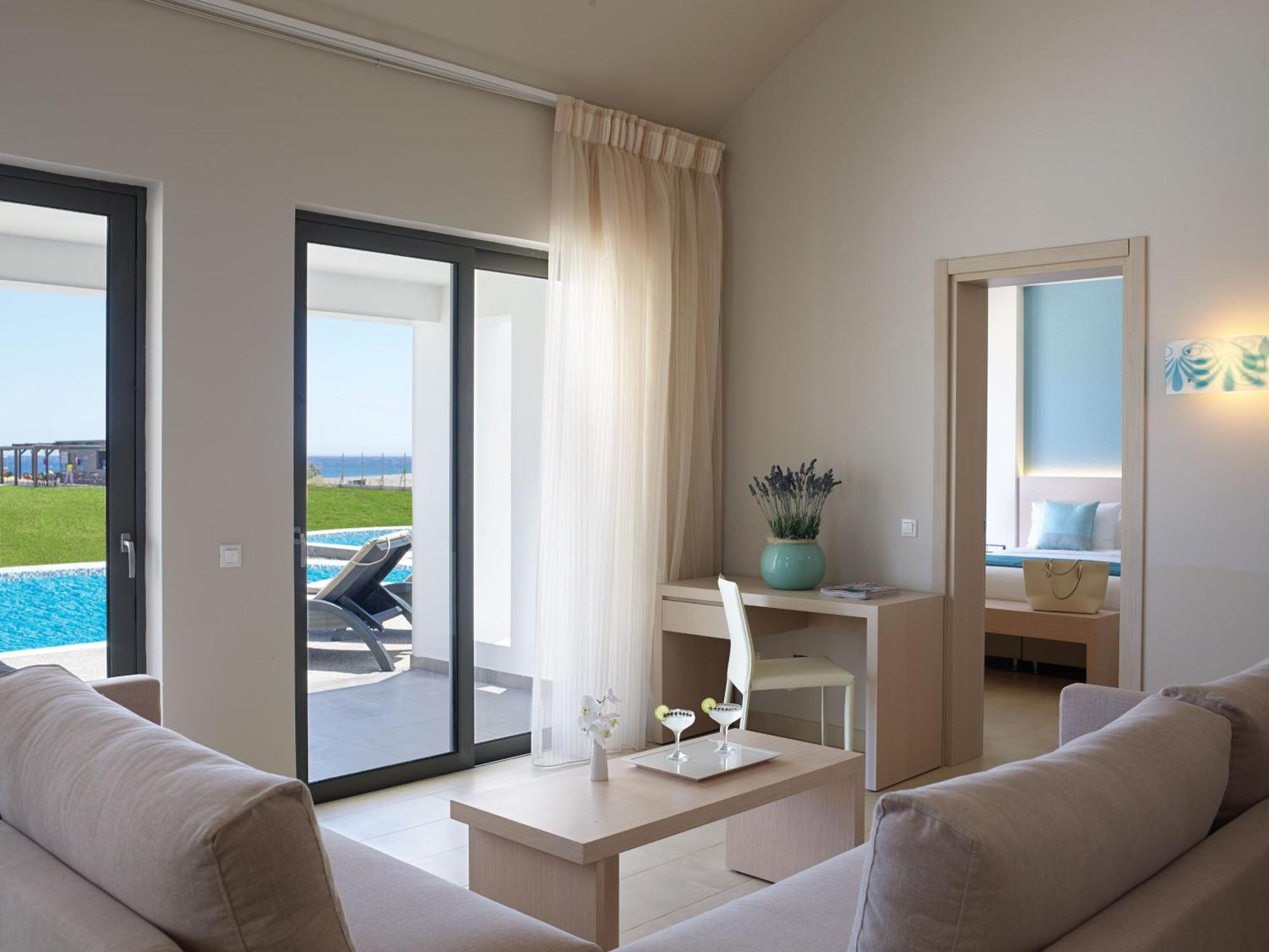 One Bedroom Suite Swim Up Sea View