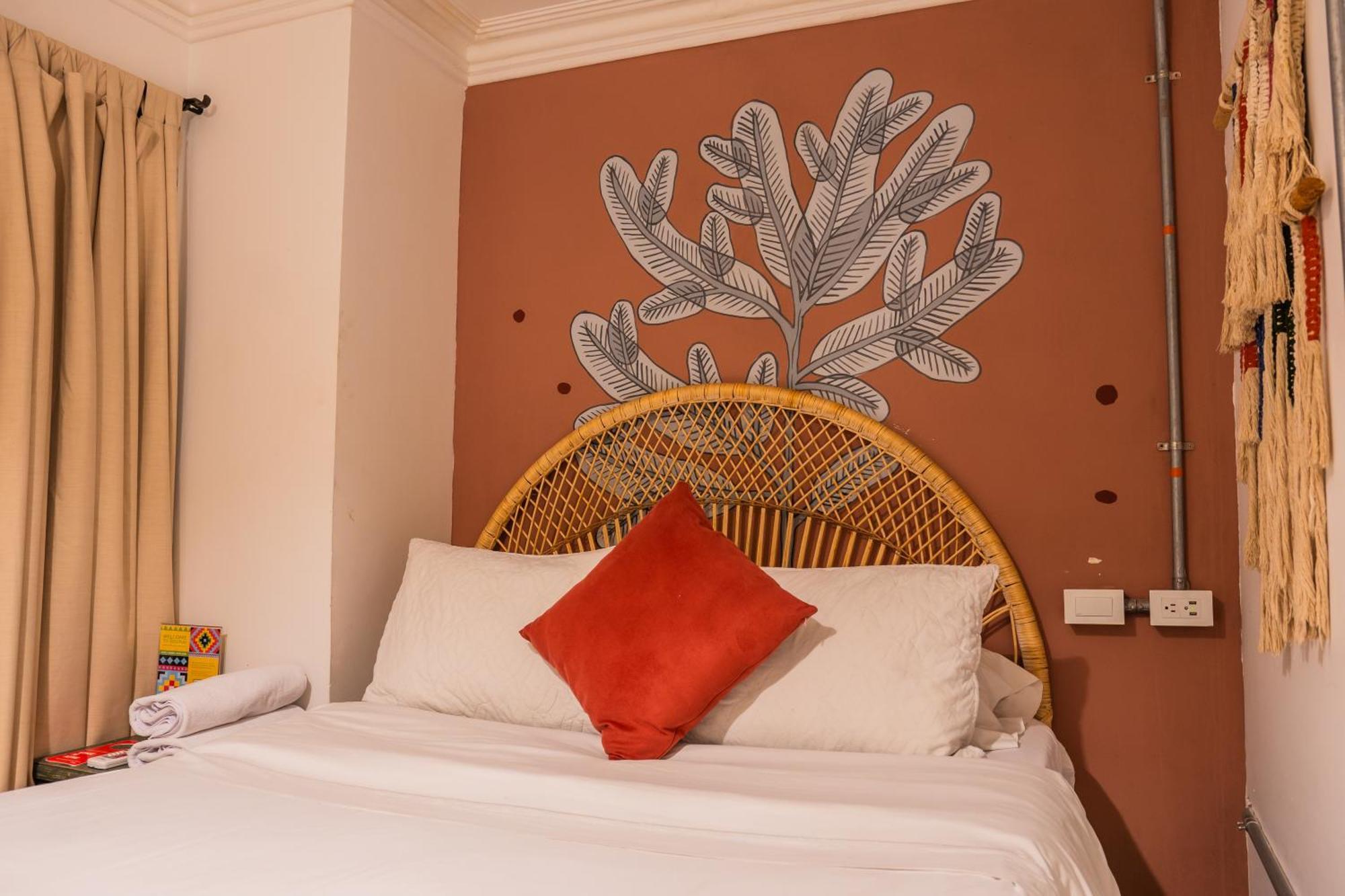 Kleine Kamer met Gedeelde Badkamer