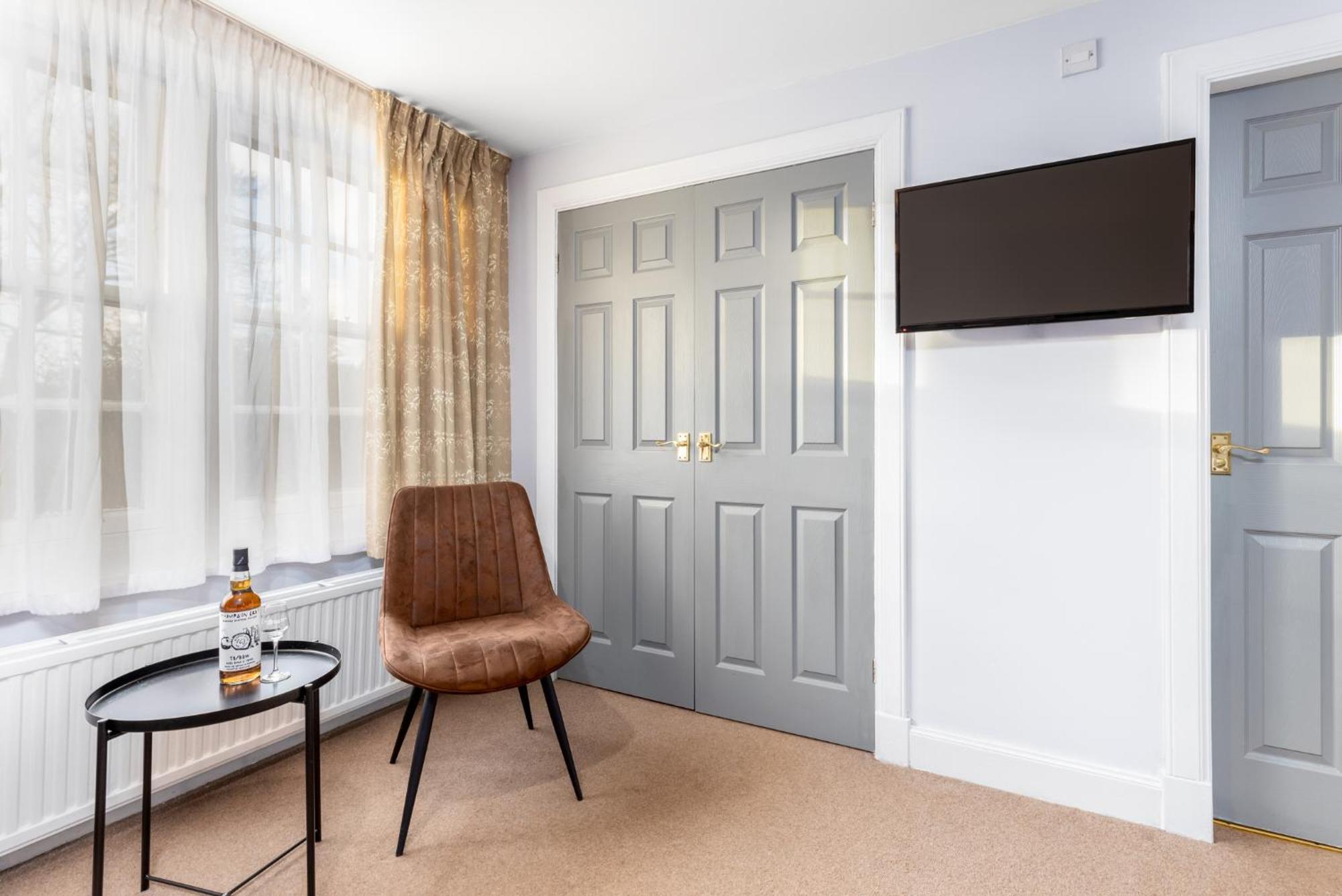 Standard Family Room (Not Dog-Friendly)