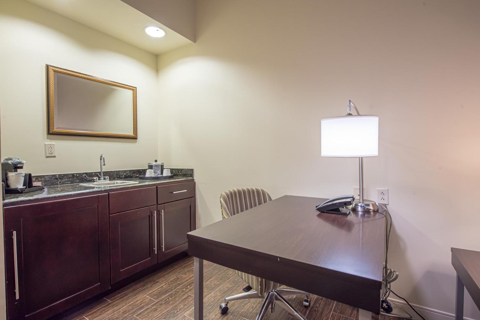 King Studio Suite with Sofa Bed - Non-Smoking