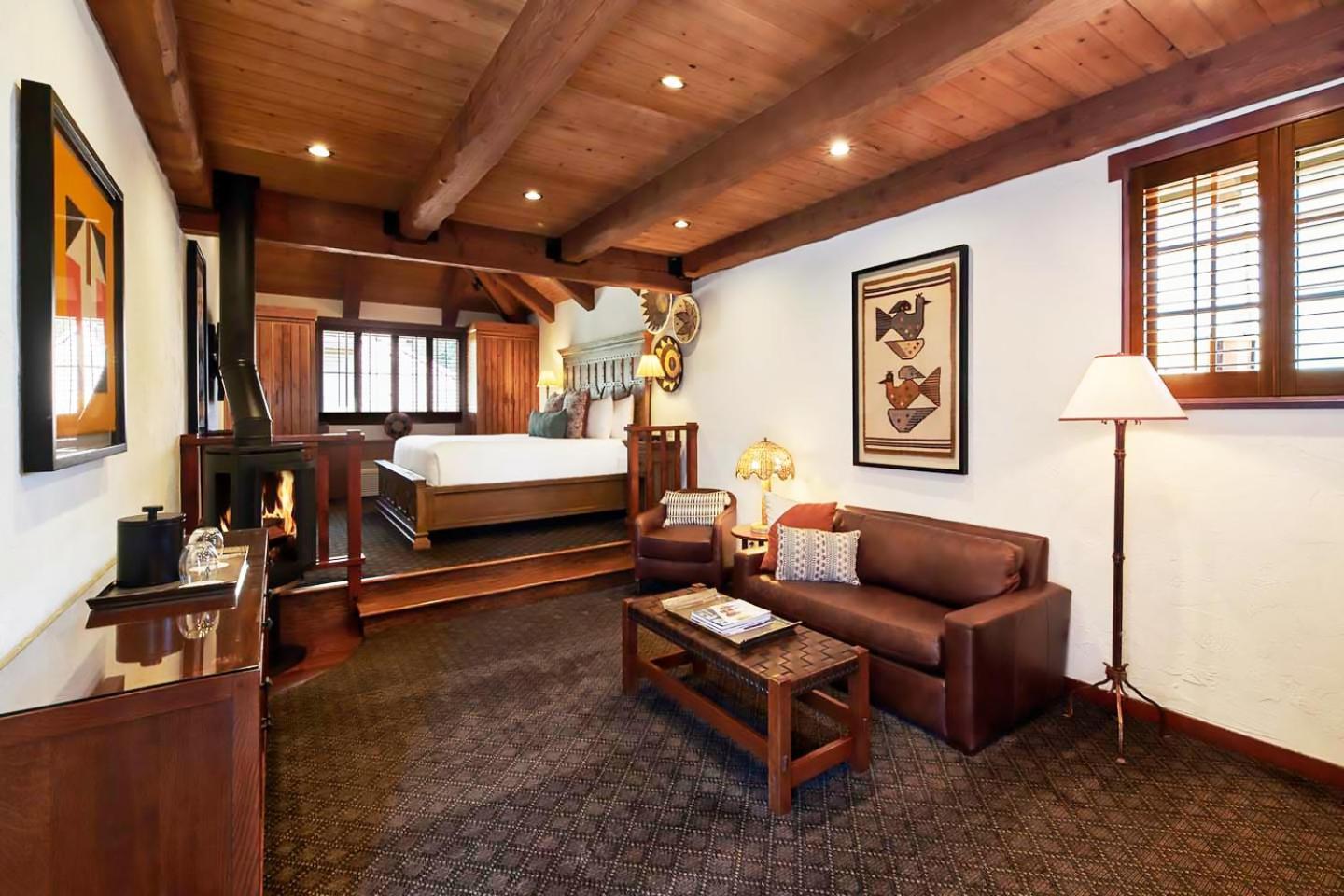Habitación con cama extragrande.