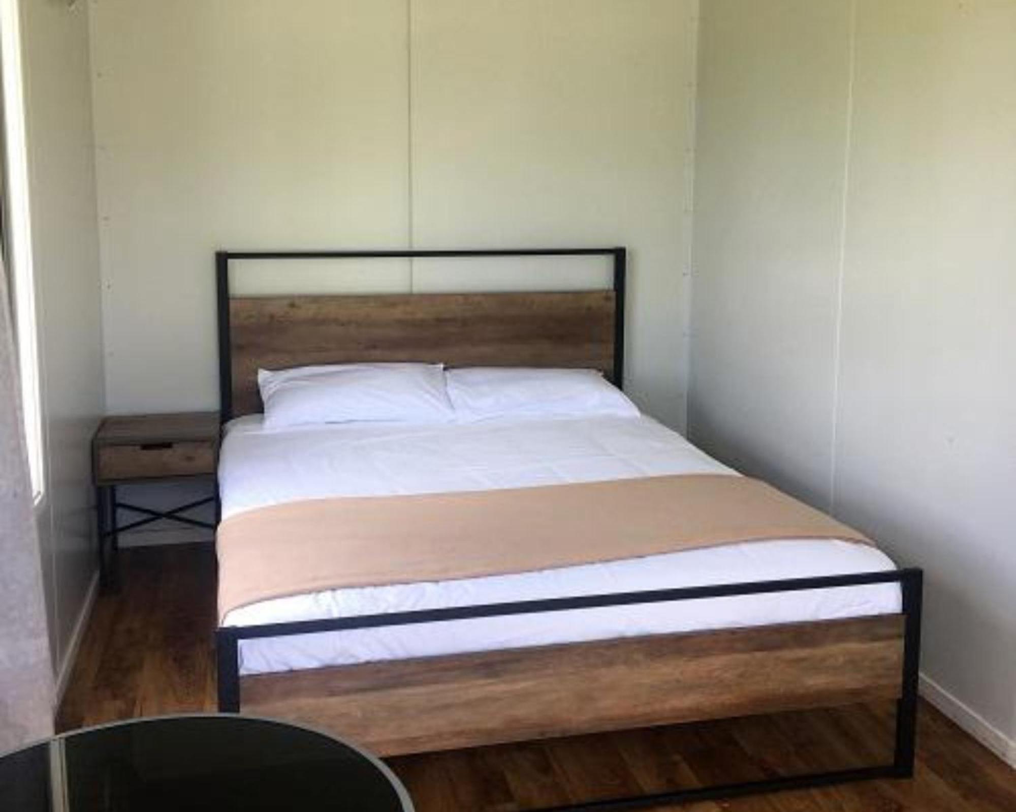 Queen Cabin