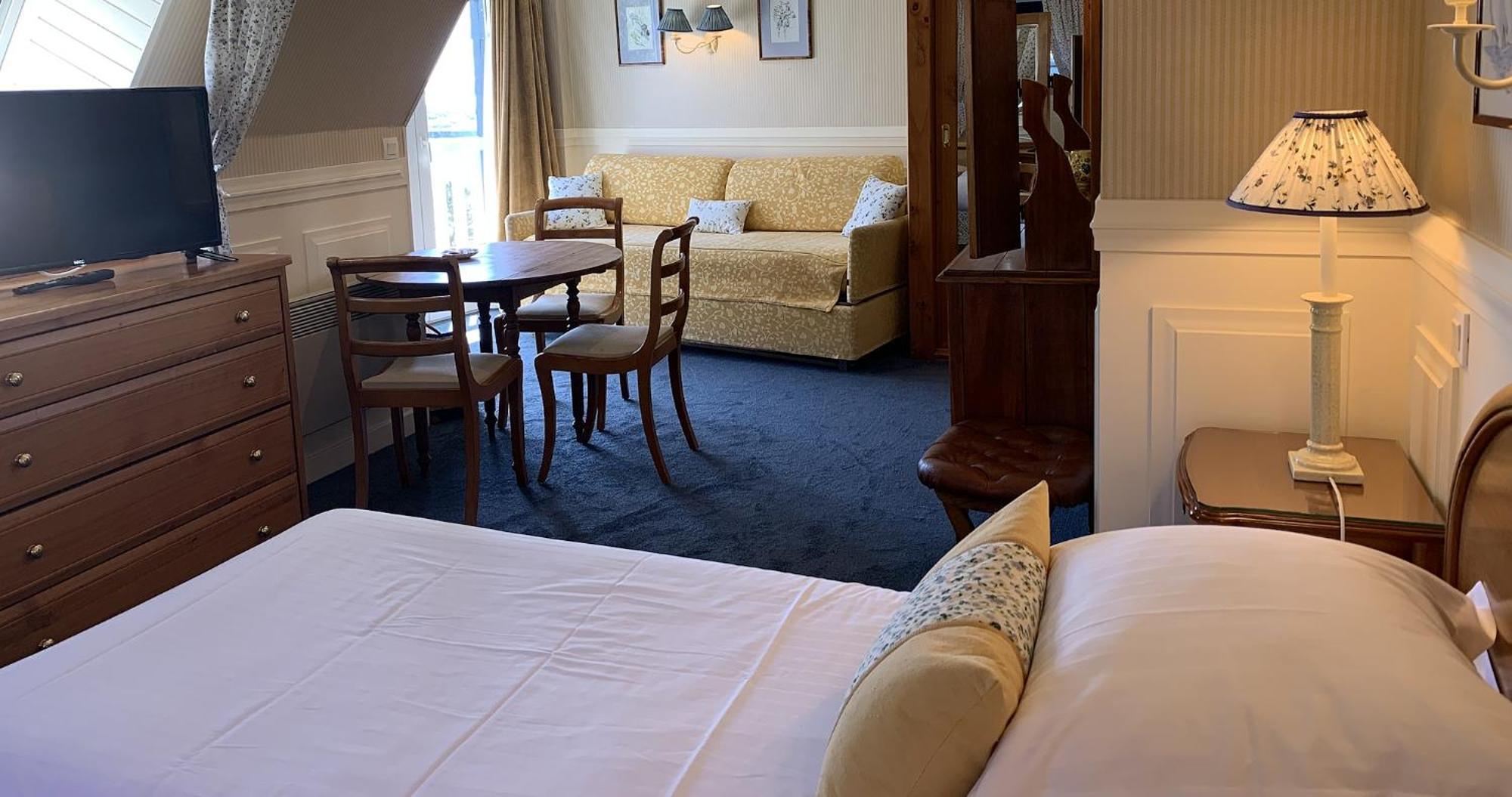Double or Twin Room with Sea View