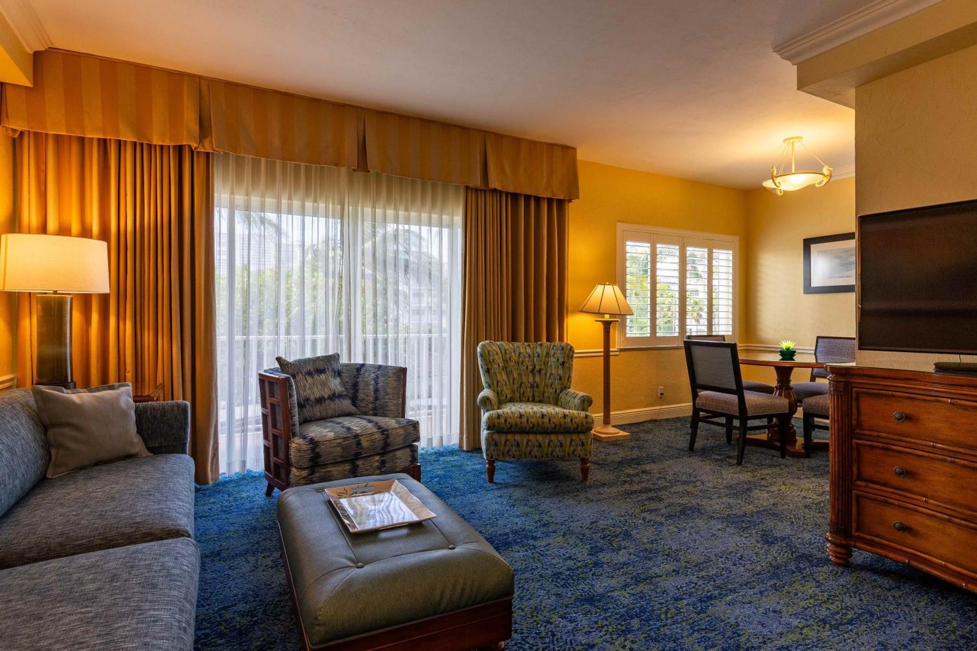 Deluxe One Bedroom Suite