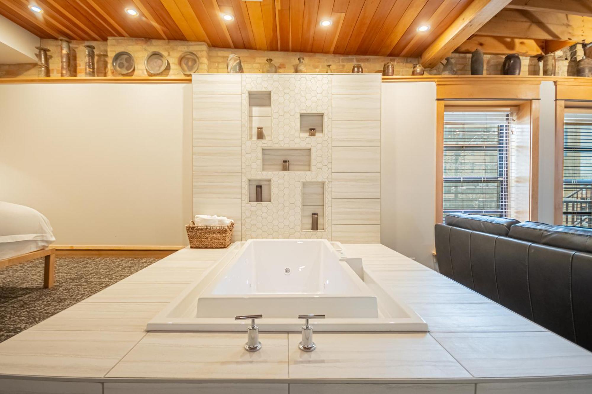 Deluxe Suite with Spa Bath
