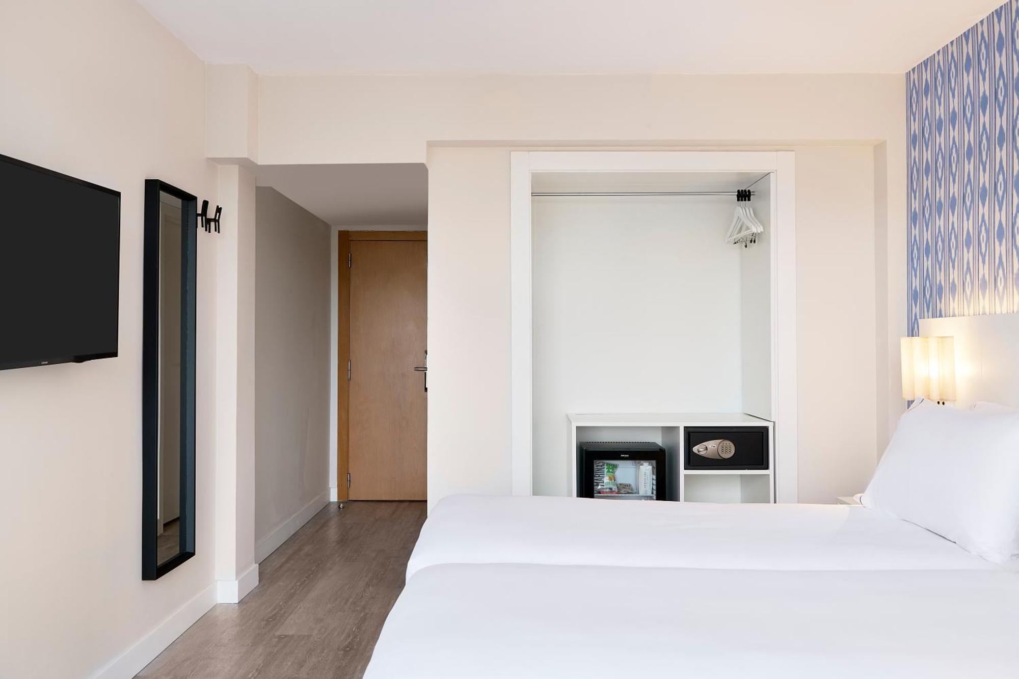 Deluxe tweepersoonskamer met balkon en uitzicht op zee