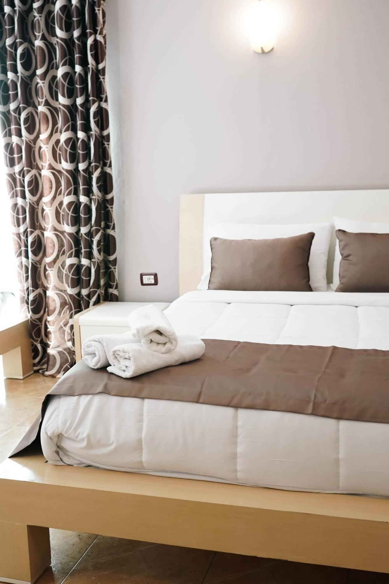 Triple Room with Window