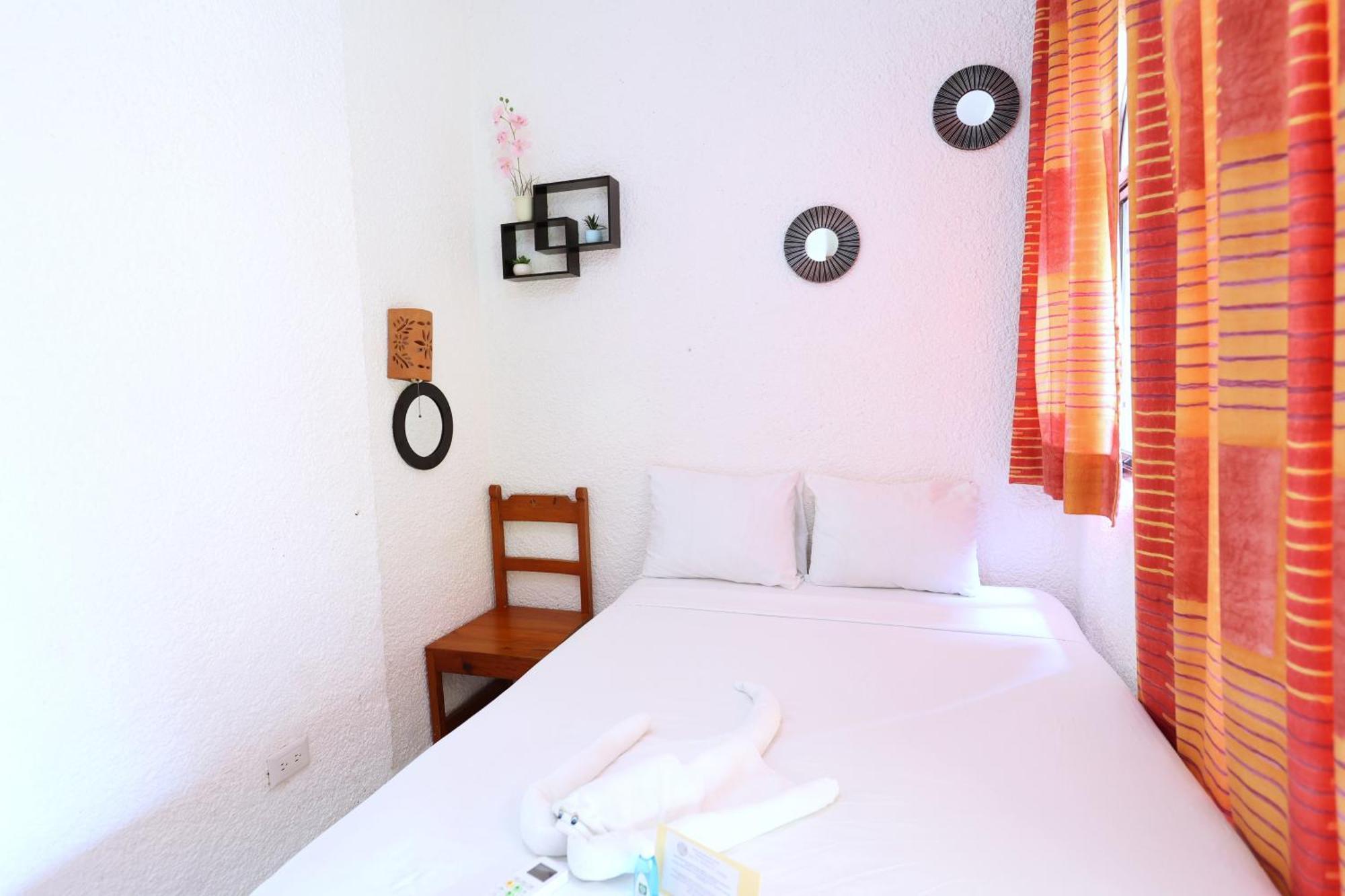 Habitación caribeña con baño compartido