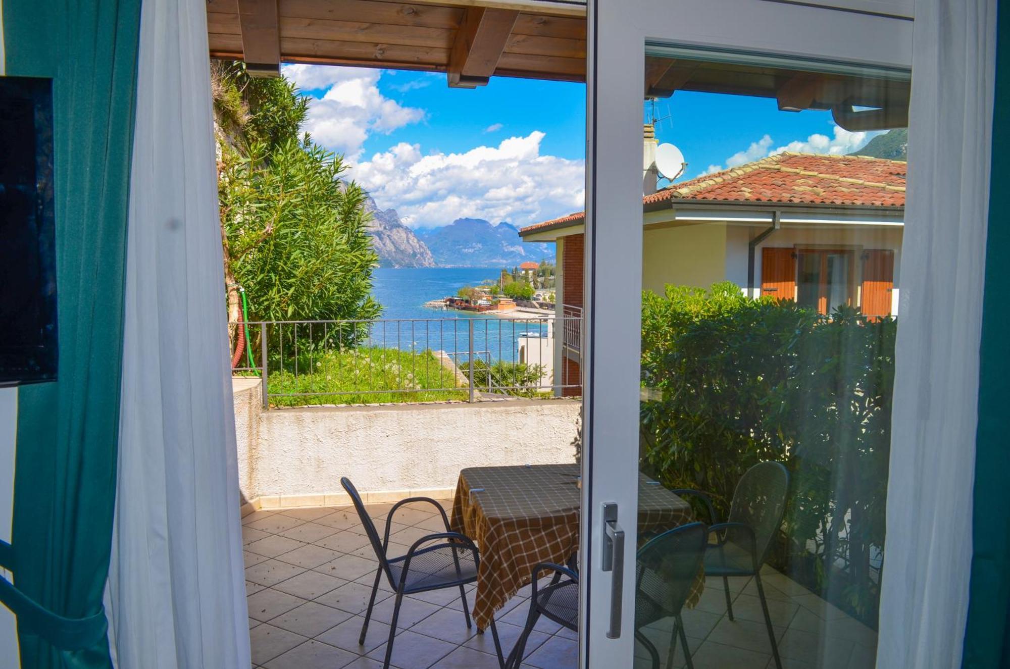 Studio Lake View
