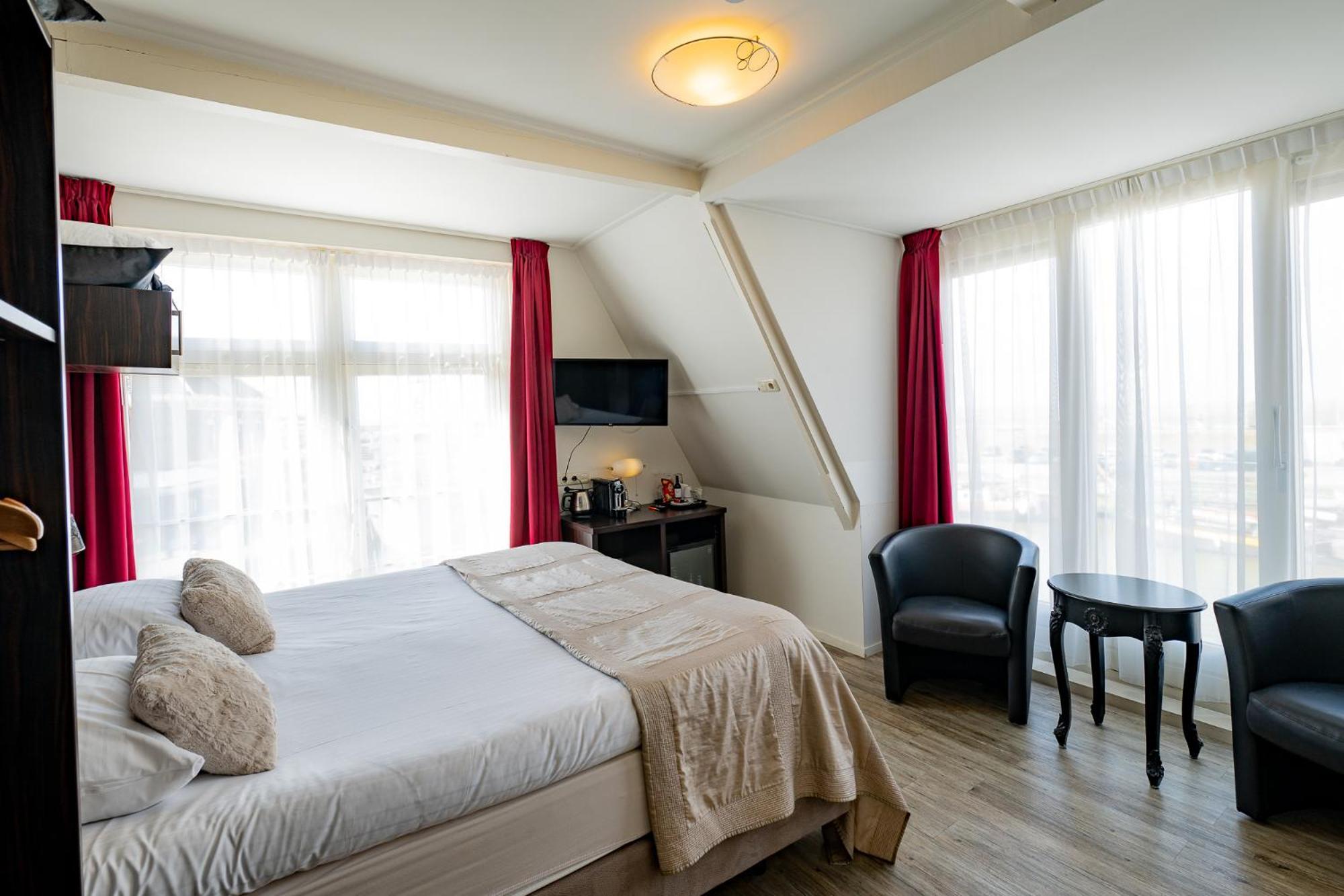 Deluxe Double or Twin Room,1583062945:JPEG