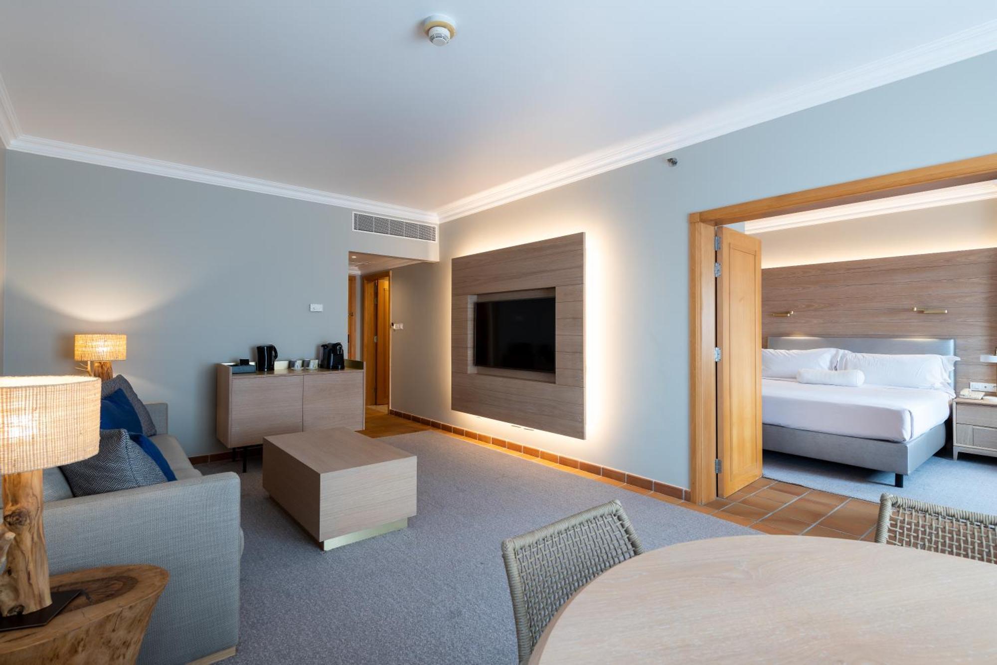 One-Bedroom Junior King Suite Garden View