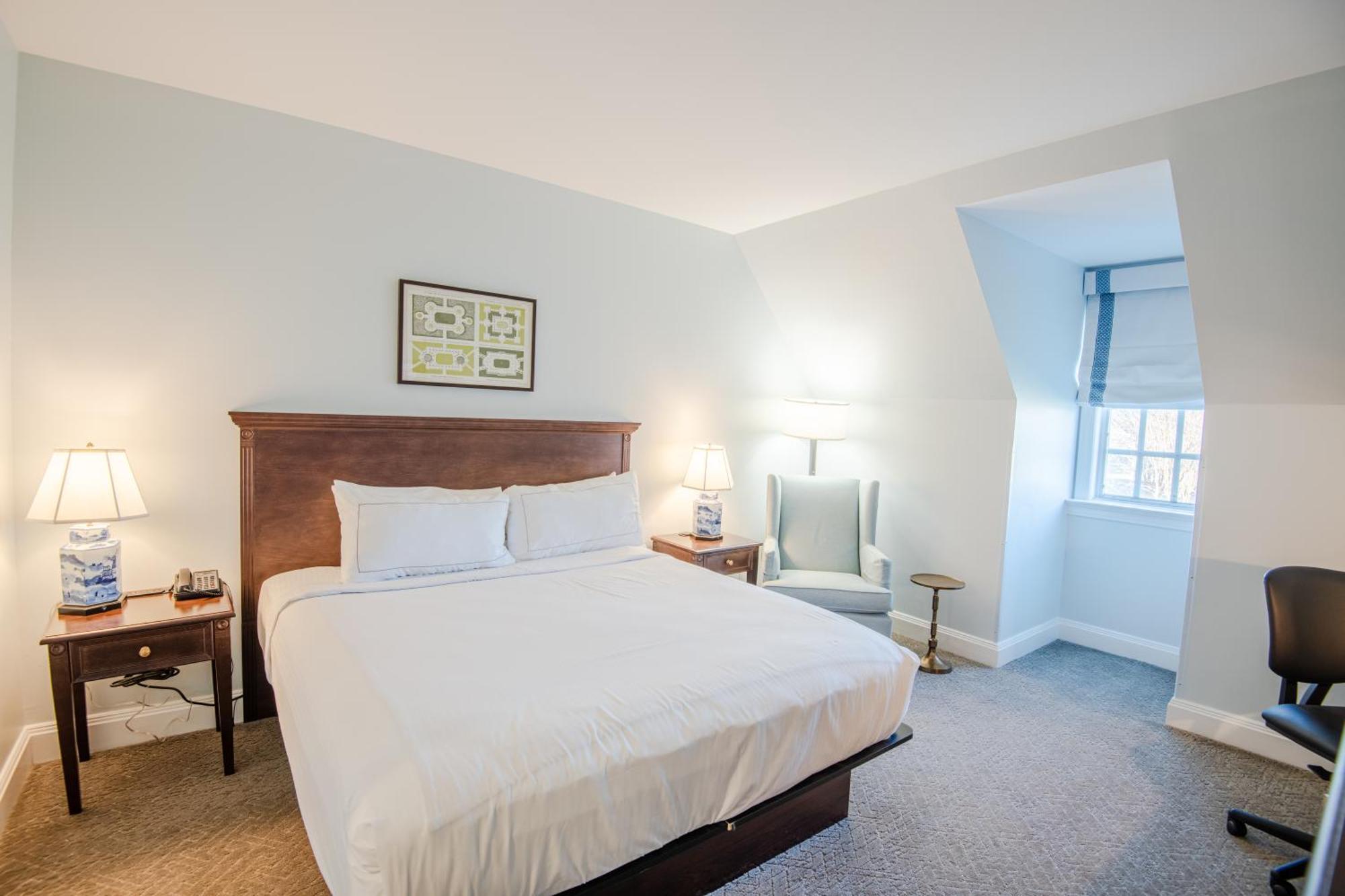 Habitación con cama extragrande.