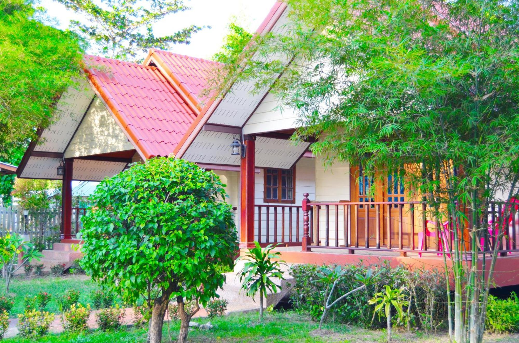 Bungalow Garden View