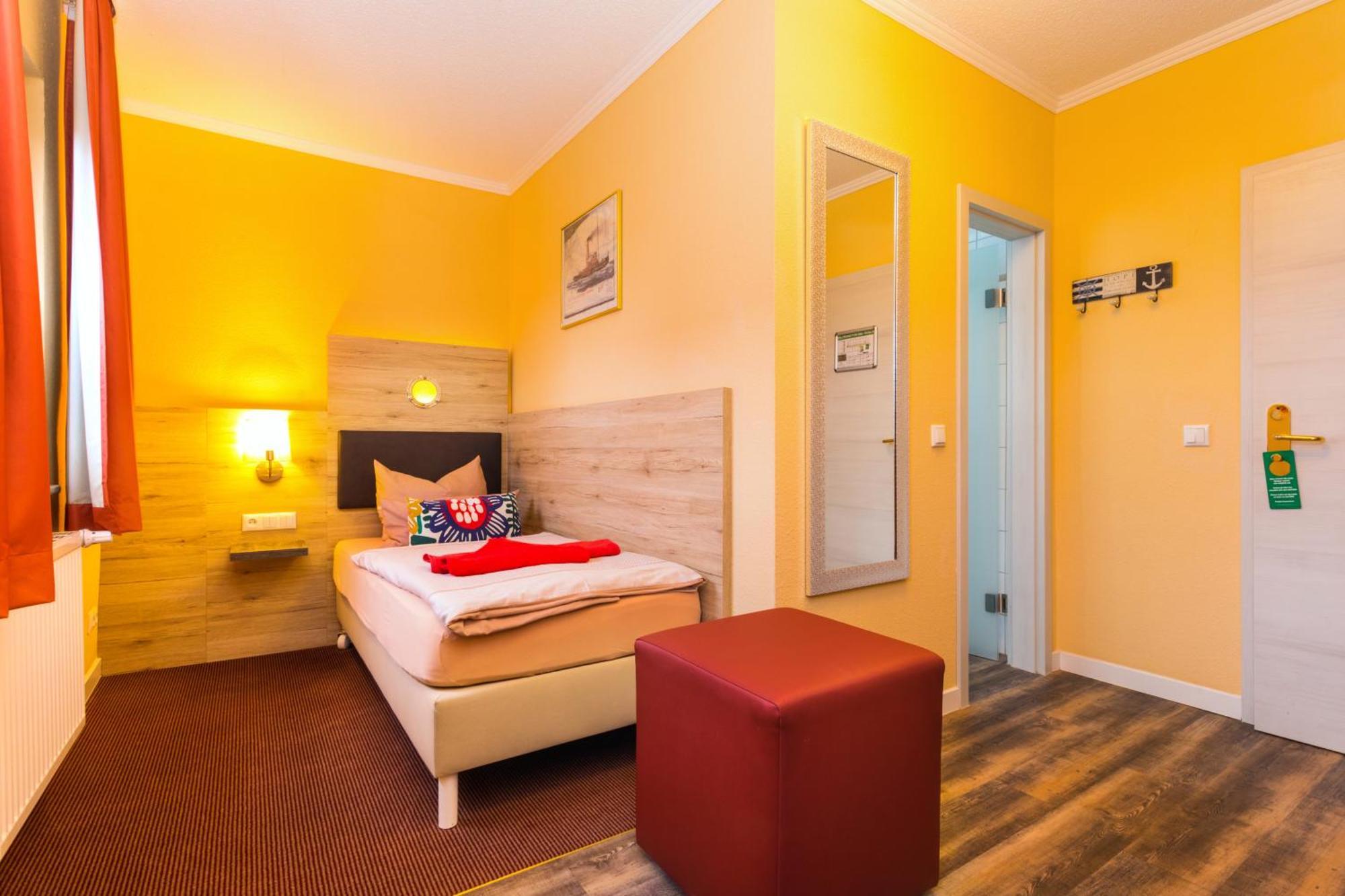 Single Room,1584395844:JPEG