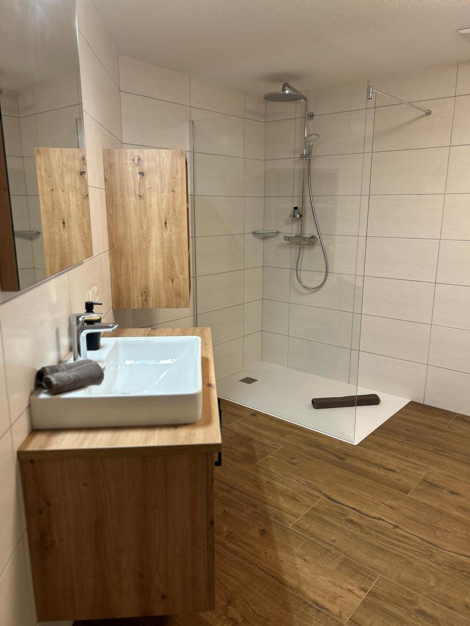Deluxe Suite mit Whirlpool-Badewanne